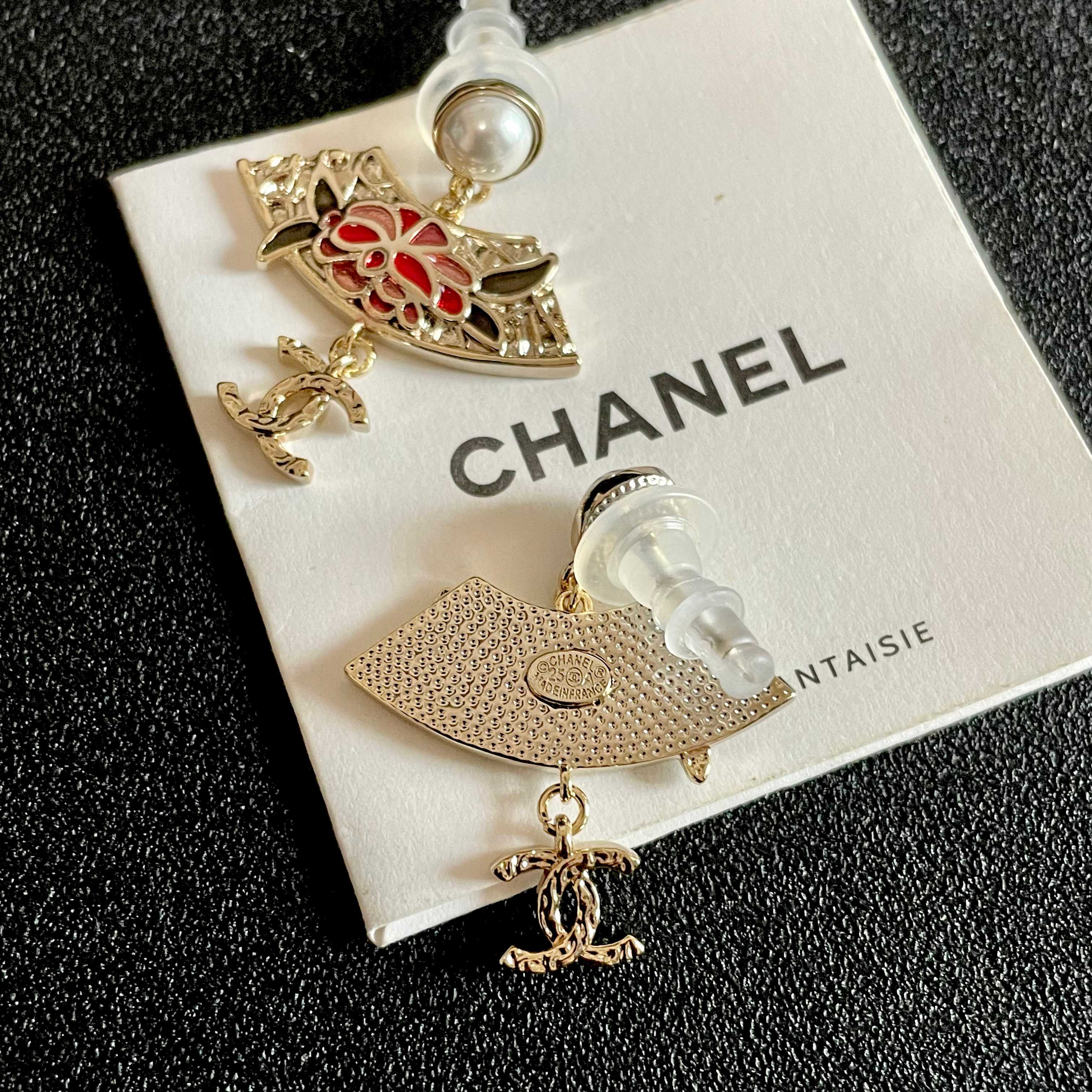 Chanel香奈儿 中古 耳钉👀小香家的款式真心无需多介绍😘🎶每一款都超好看，精致大方，非常显气质