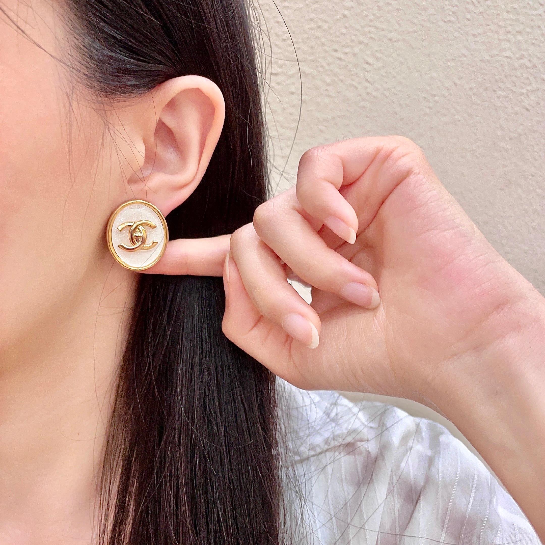 Chanel香奈儿 中古 耳钉👀小香家的款式真心无需多介绍😘🎶每一款都超好看，精致大方，非常显气质