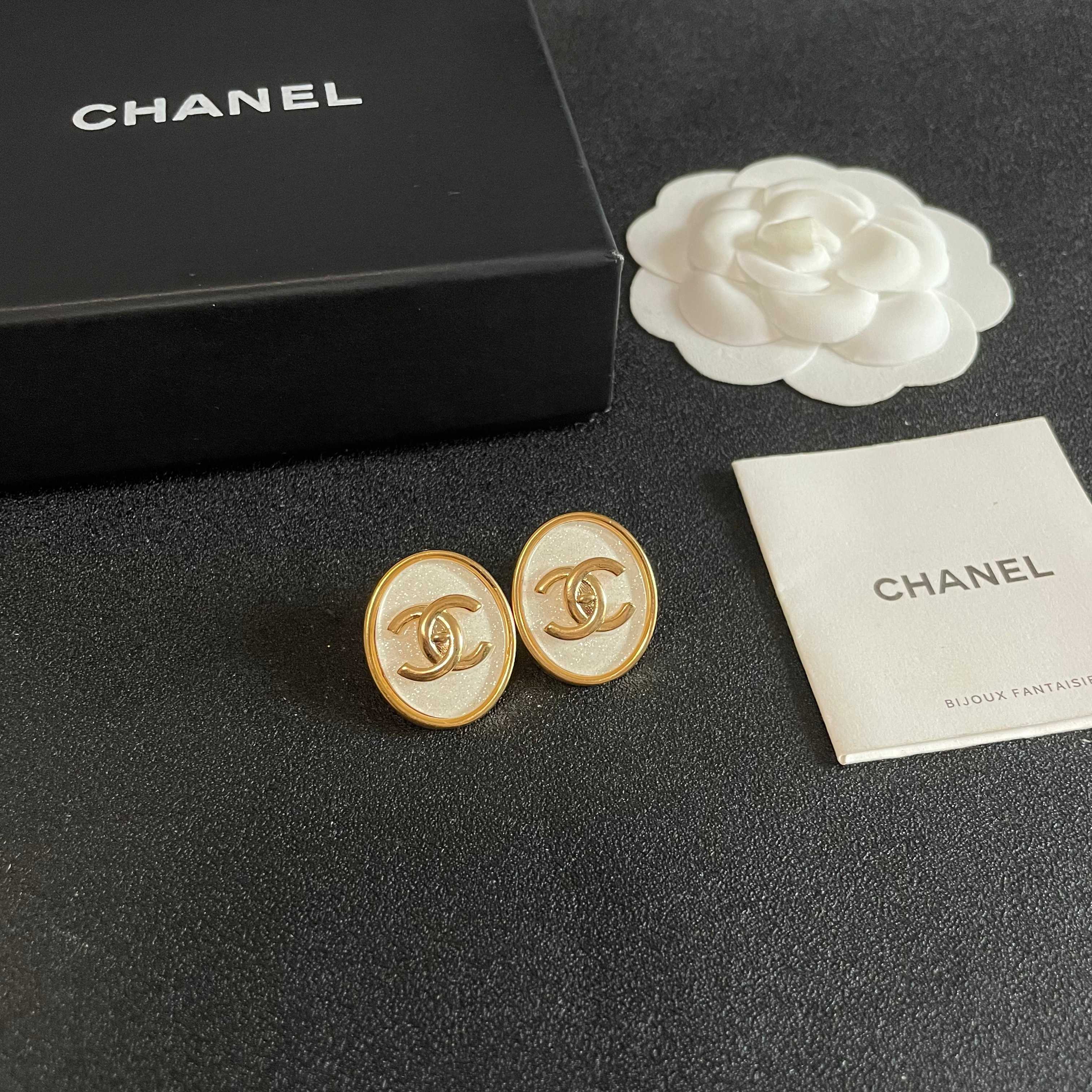 Chanel香奈儿 中古 耳钉👀小香家的款式真心无需多介绍😘🎶每一款都超好看，精致大方，非常显气质
