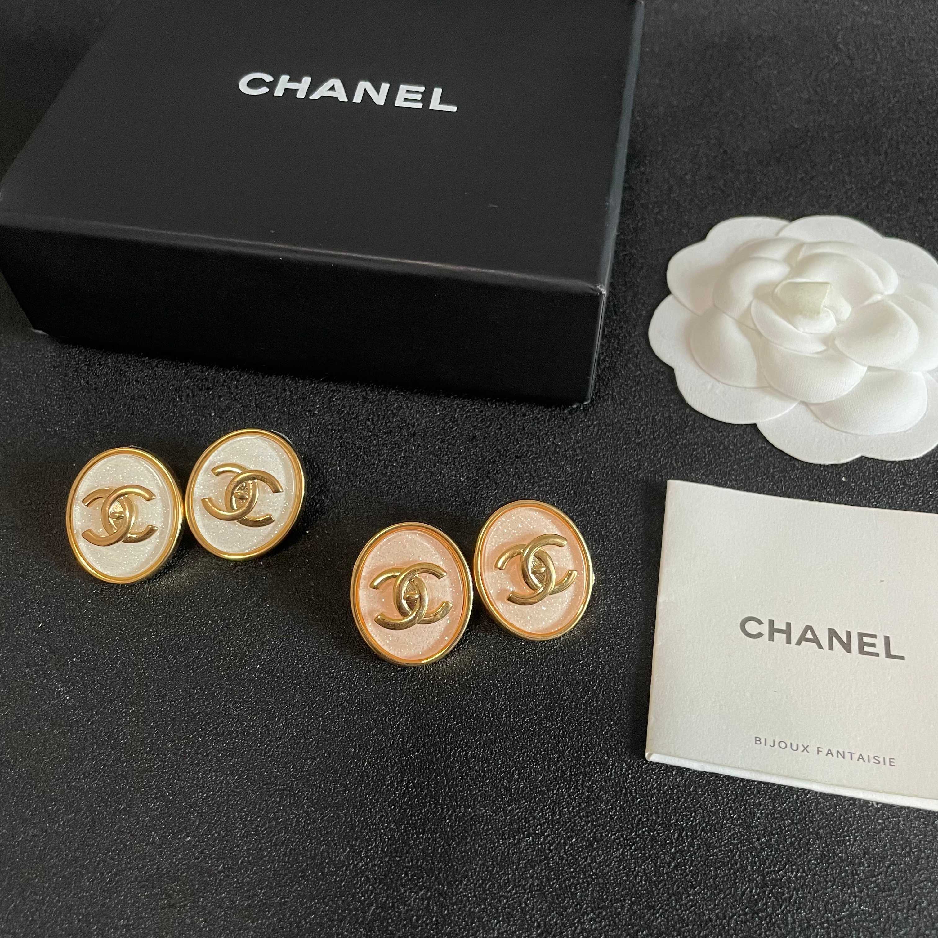 Chanel香奈儿 中古 耳钉👀小香家的款式真心无需多介绍😘🎶每一款都超好看，精致大方，非常显气质