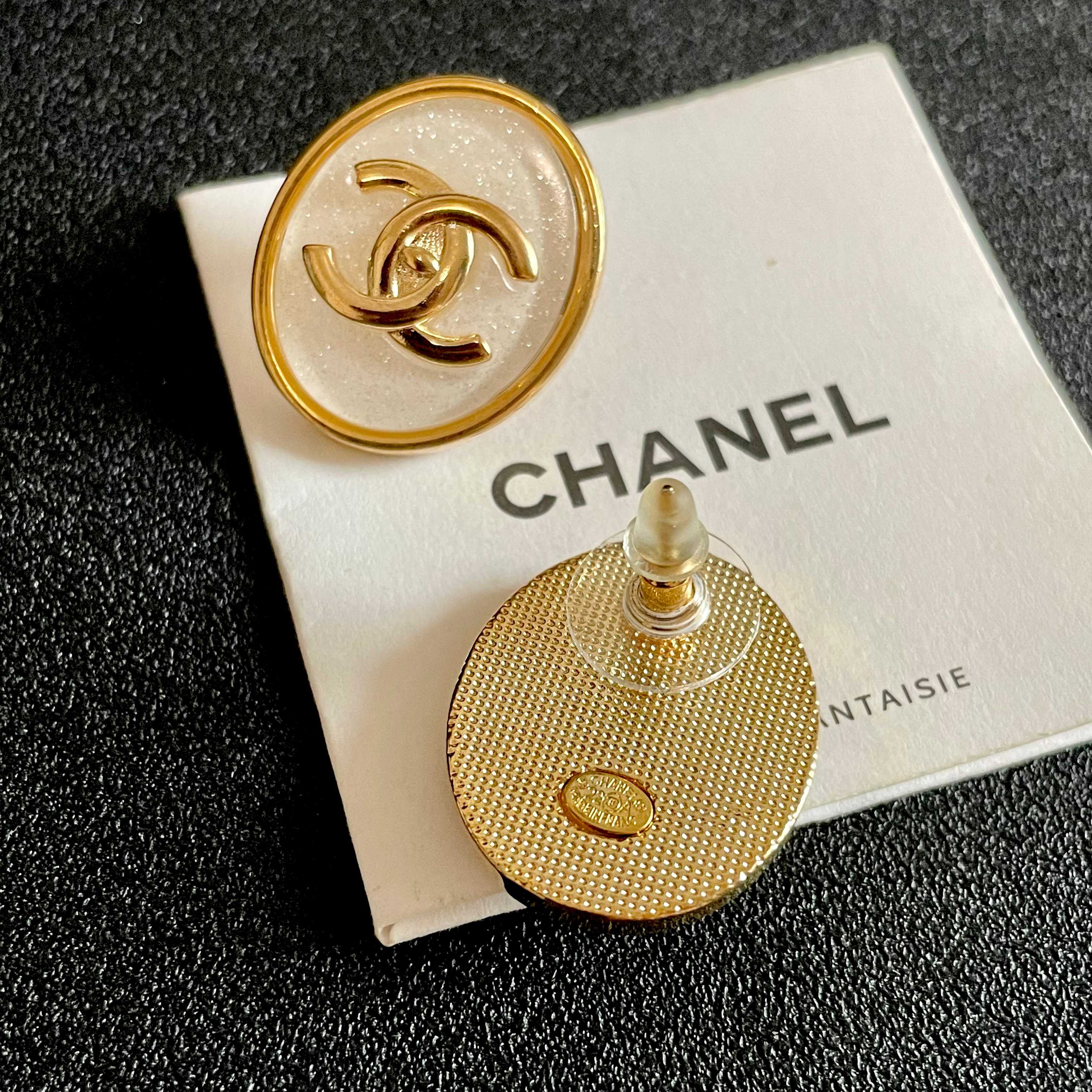 Chanel香奈儿 中古 耳钉👀小香家的款式真心无需多介绍😘🎶每一款都超好看，精致大方，非常显气质