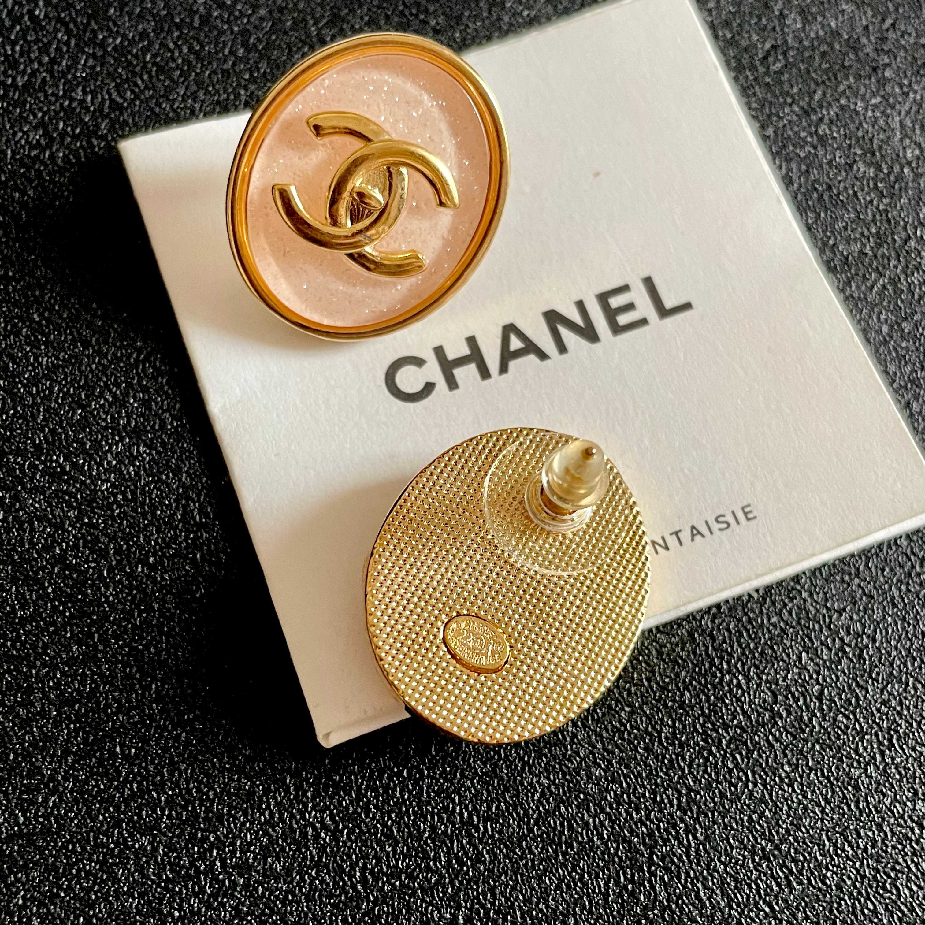Chanel香奈儿 中古 耳钉👀小香家的款式真心无需多介绍😘🎶每一款都超好看，精致大方，非常显气质