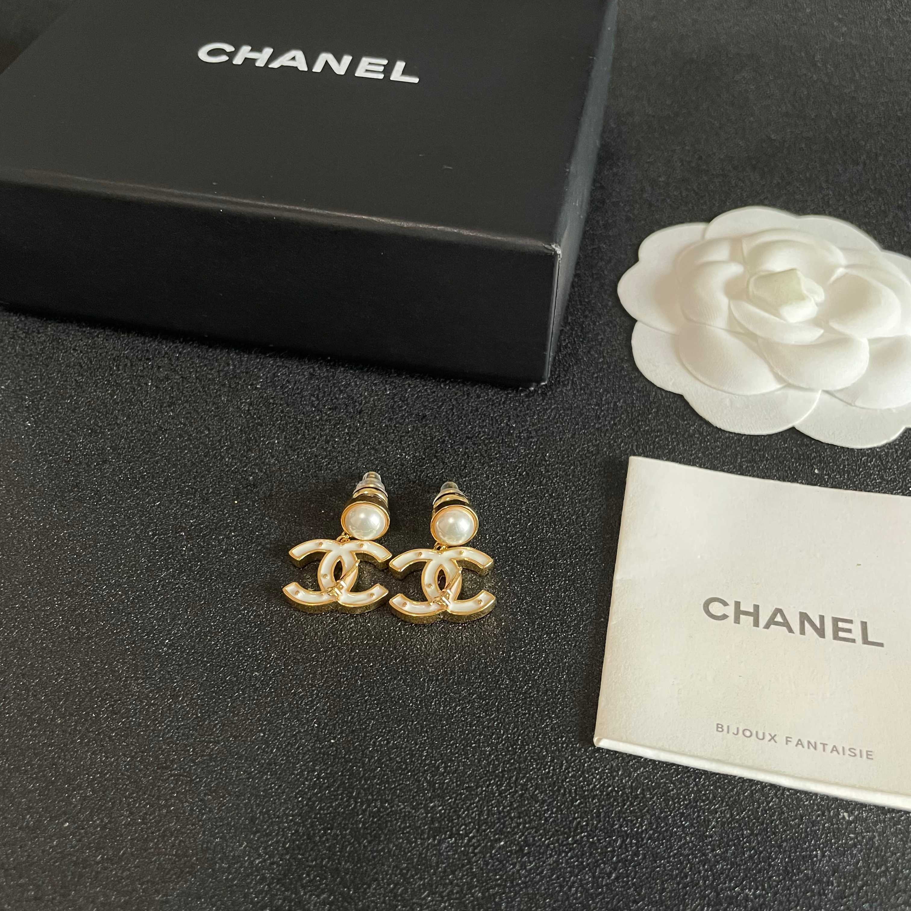 Chanel香奈儿 中古 耳钉👀小香家的款式真心无需多介绍😘🎶每一款都超好看，精致大方，非常显气质