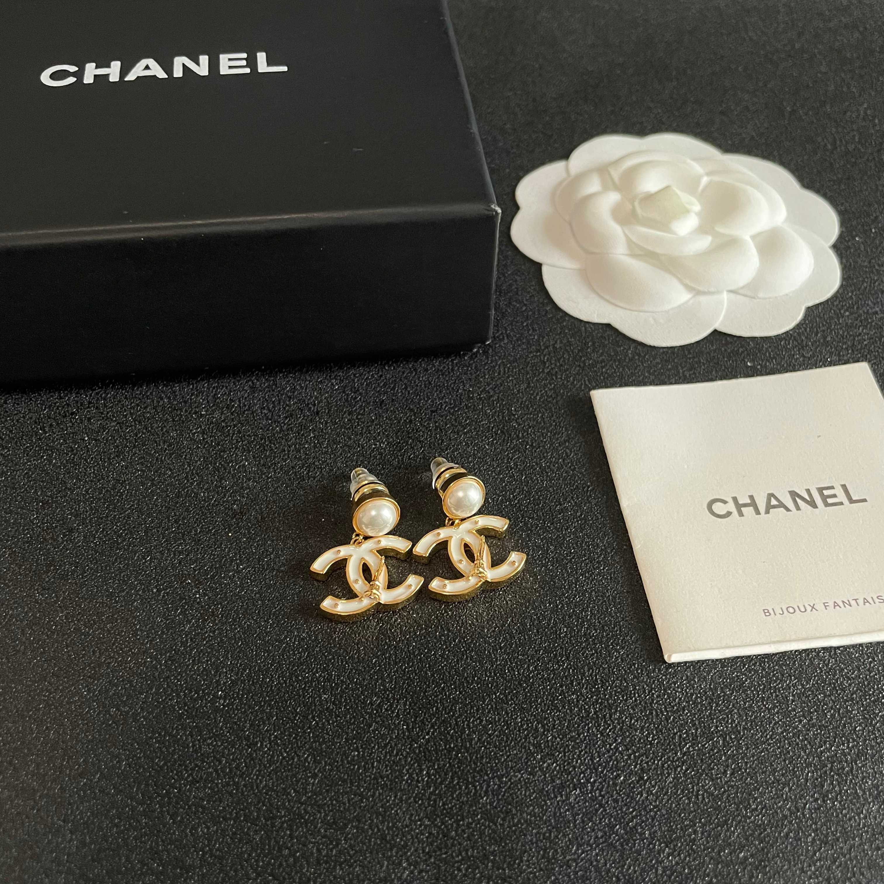 Chanel香奈儿 中古 耳钉👀小香家的款式真心无需多介绍😘🎶每一款都超好看，精致大方，非常显气质