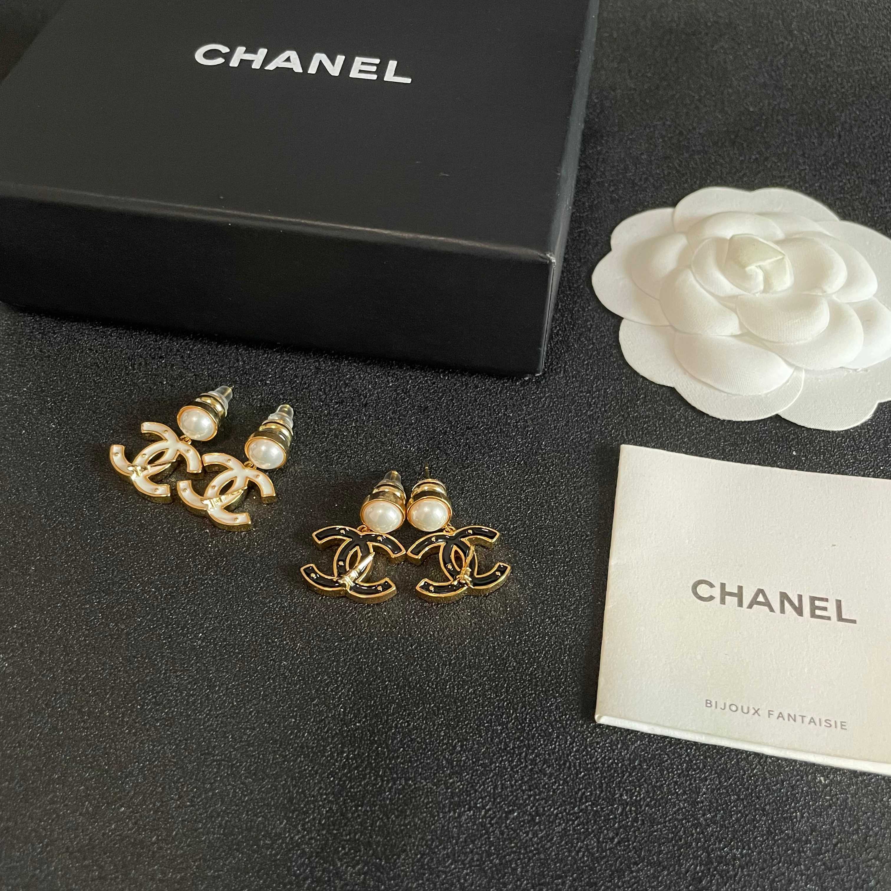 Chanel香奈儿 中古 耳钉👀小香家的款式真心无需多介绍😘🎶每一款都超好看，精致大方，非常显气质