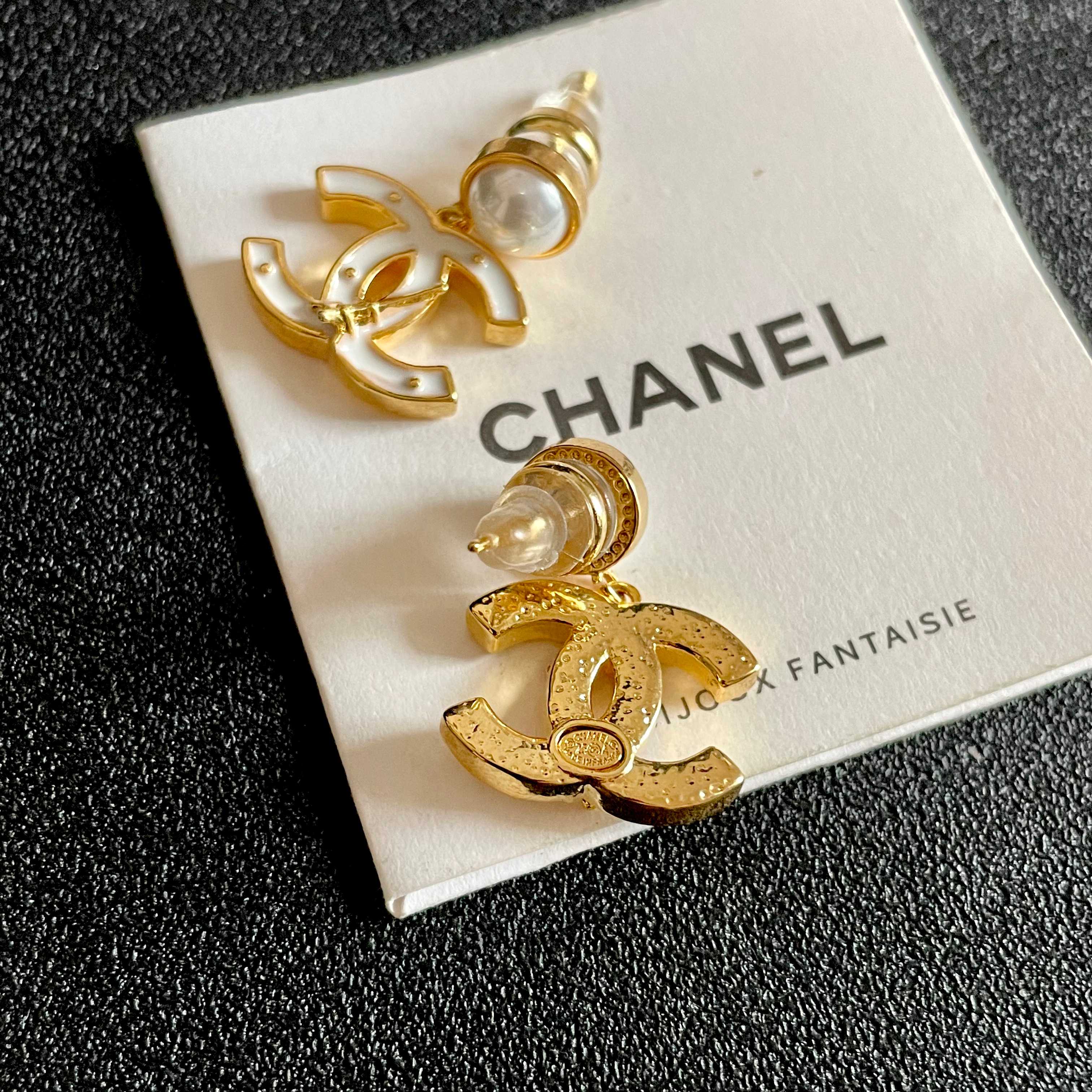 Chanel香奈儿 中古 耳钉👀小香家的款式真心无需多介绍😘🎶每一款都超好看，精致大方，非常显气质