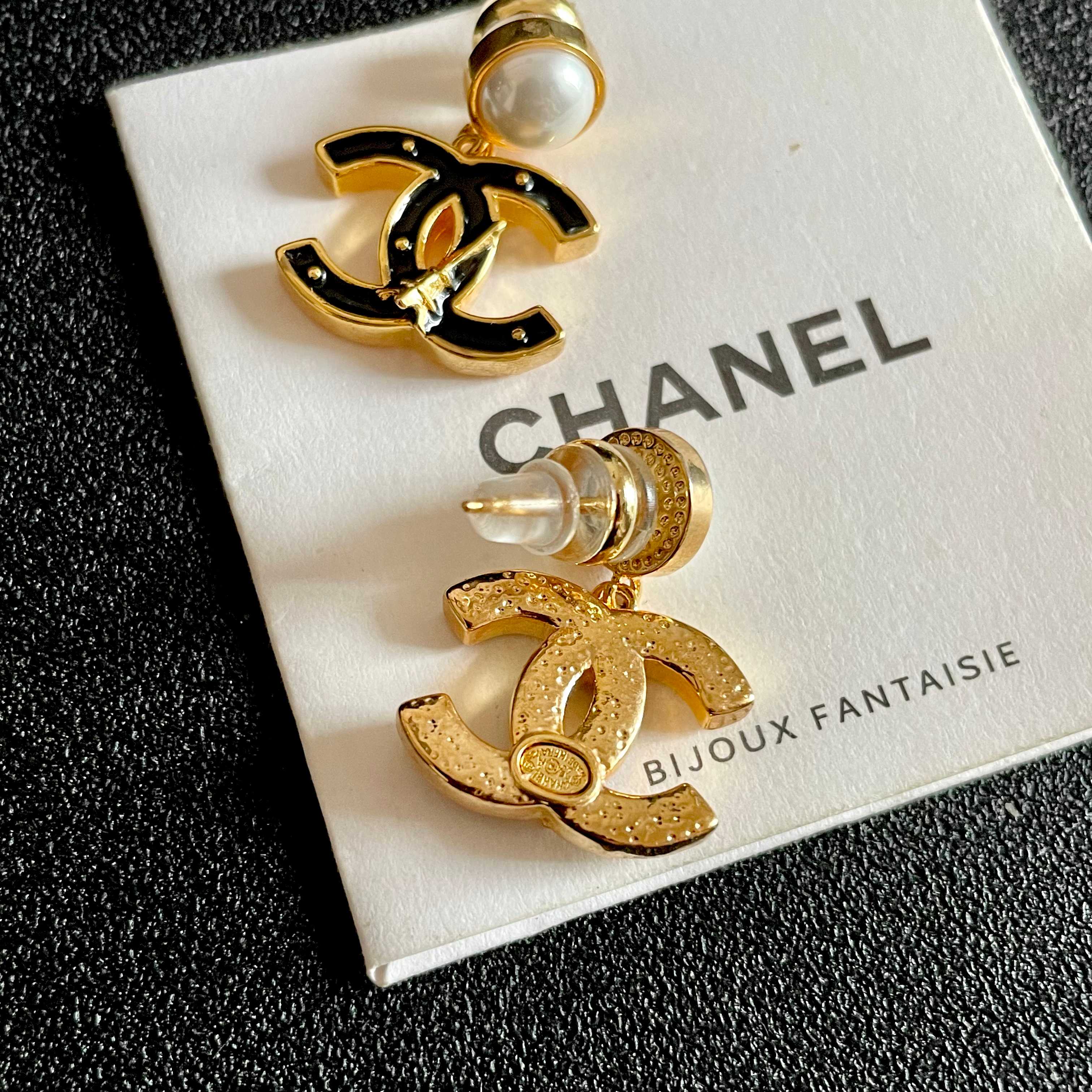 Chanel香奈儿 中古 耳钉👀小香家的款式真心无需多介绍😘🎶每一款都超好看，精致大方，非常显气质