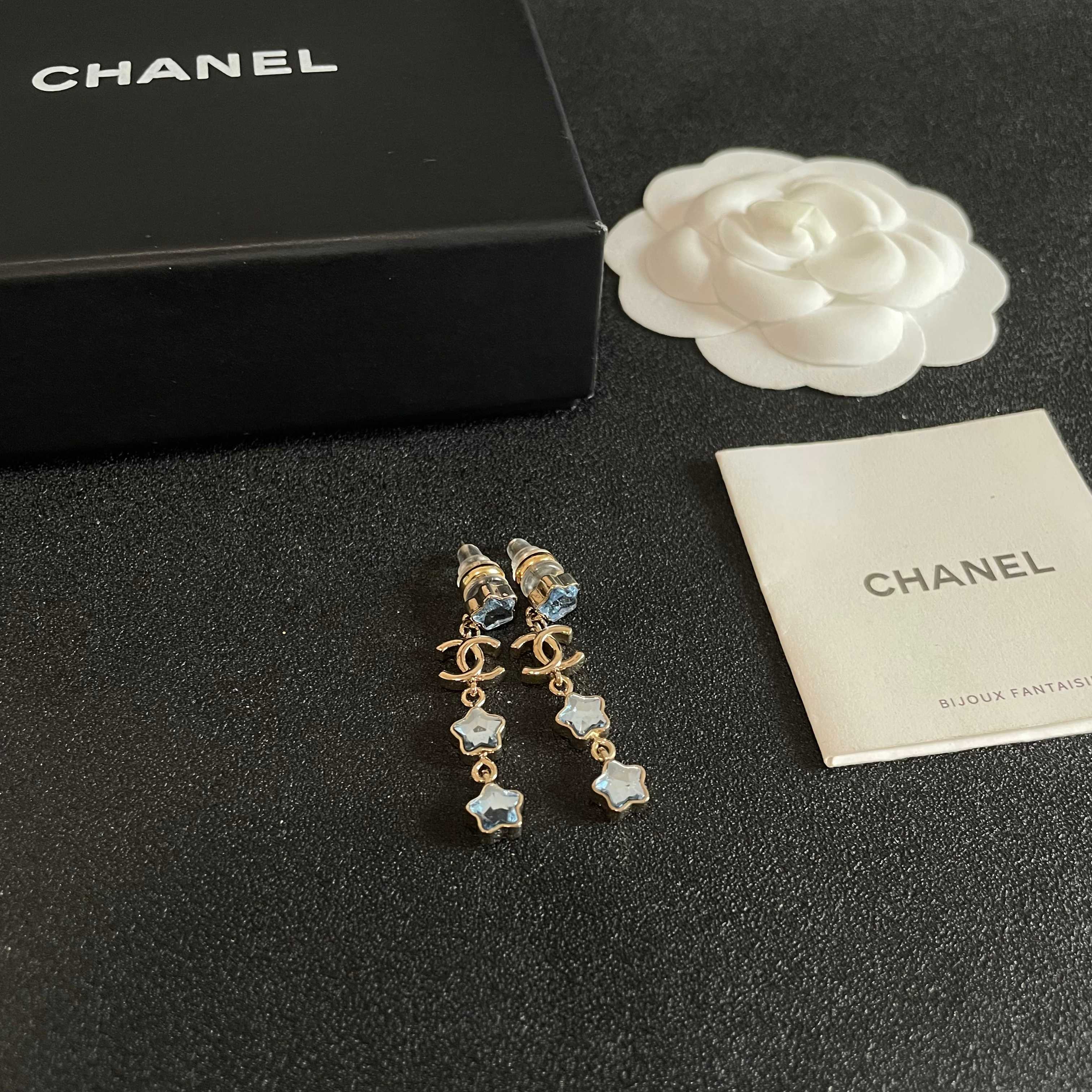 Chanel香奈儿 中古 耳钉👀小香家的款式真心无需多介绍😘🎶每一款都超好看，精致大方，非常显气质