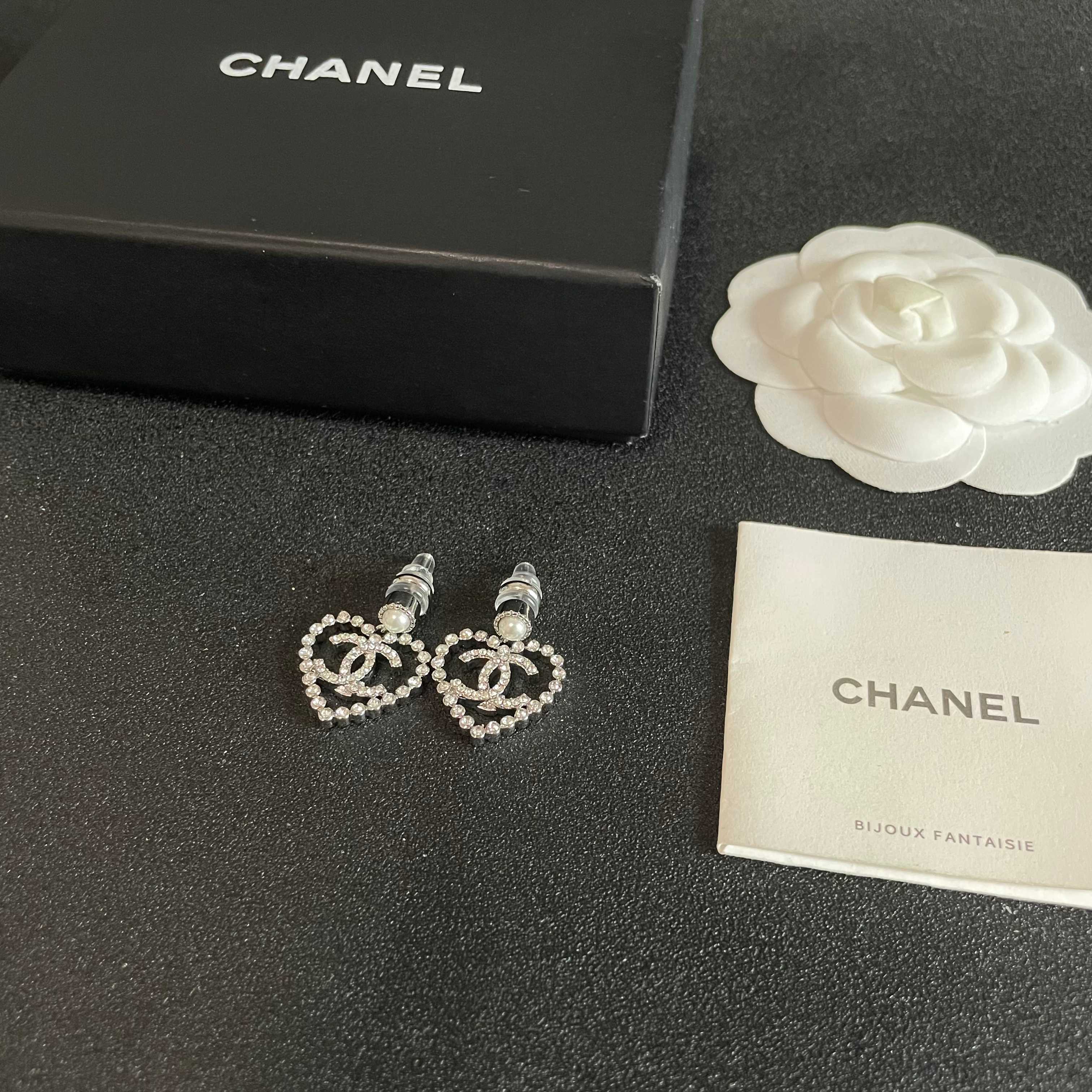 Chanel香奈儿 中古 耳钉👀小香家的款式真心无需多介绍😘🎶每一款都超好看，精致大方，非常显气质