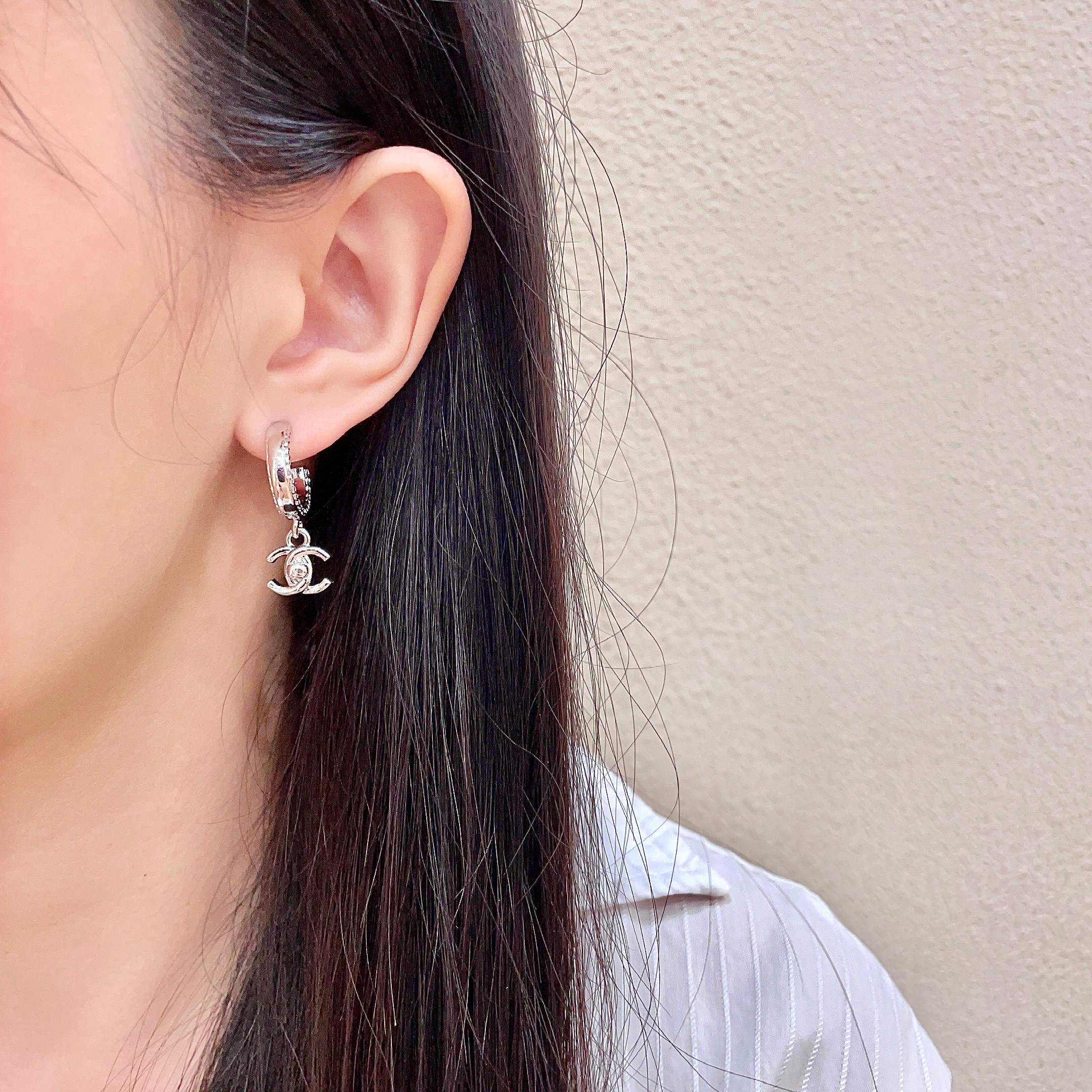 Chanel香奈儿 中古 耳钉👀小香家的款式真心无需多介绍😘🎶每一款都超好看，精致大方，非常显气质