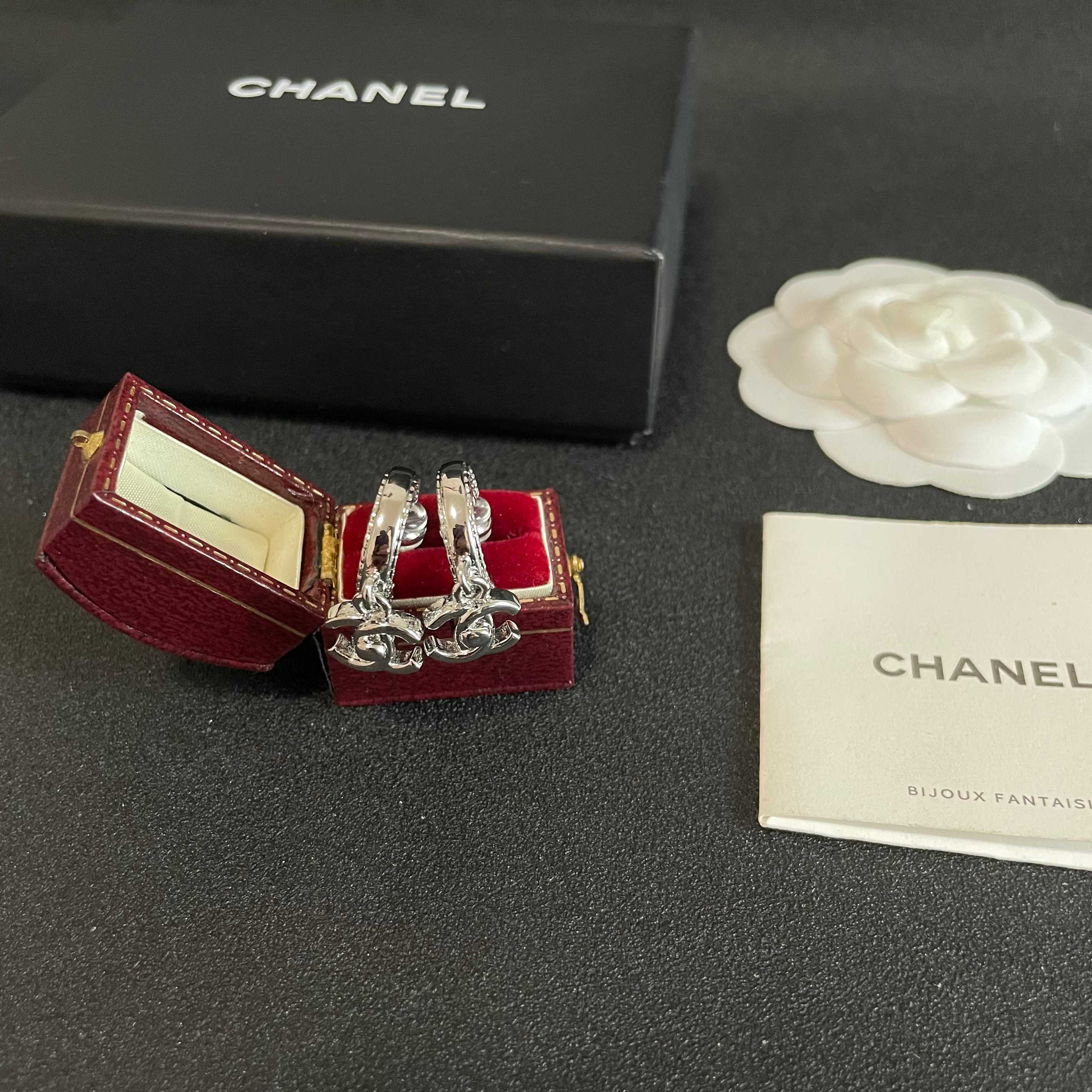 Chanel香奈儿 中古 耳钉👀小香家的款式真心无需多介绍😘🎶每一款都超好看，精致大方，非常显气质