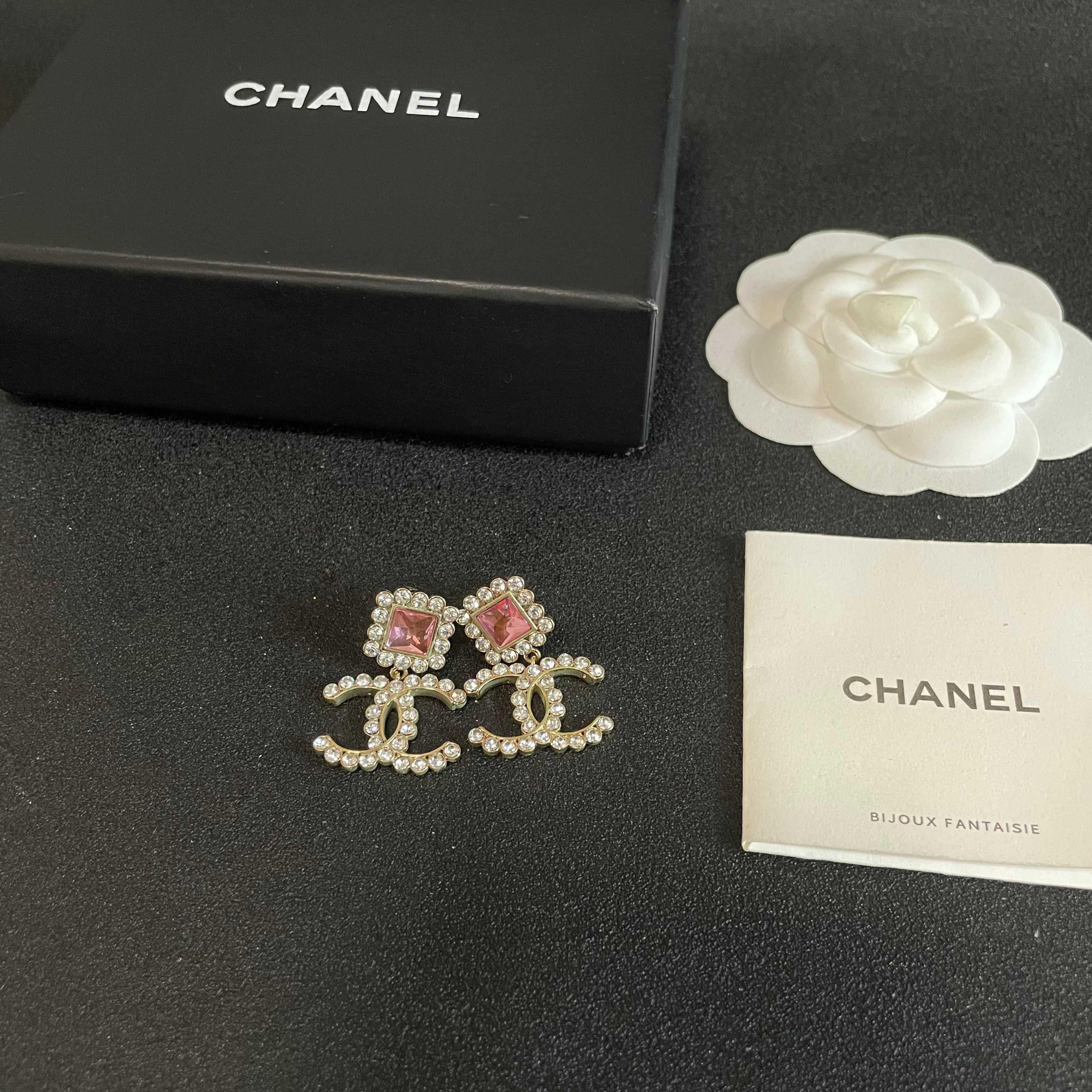 Chanel香奈儿 中古 耳钉👀小香家的款式真心无需多介绍😘🎶每一款都超好看，精致大方，非常显气质