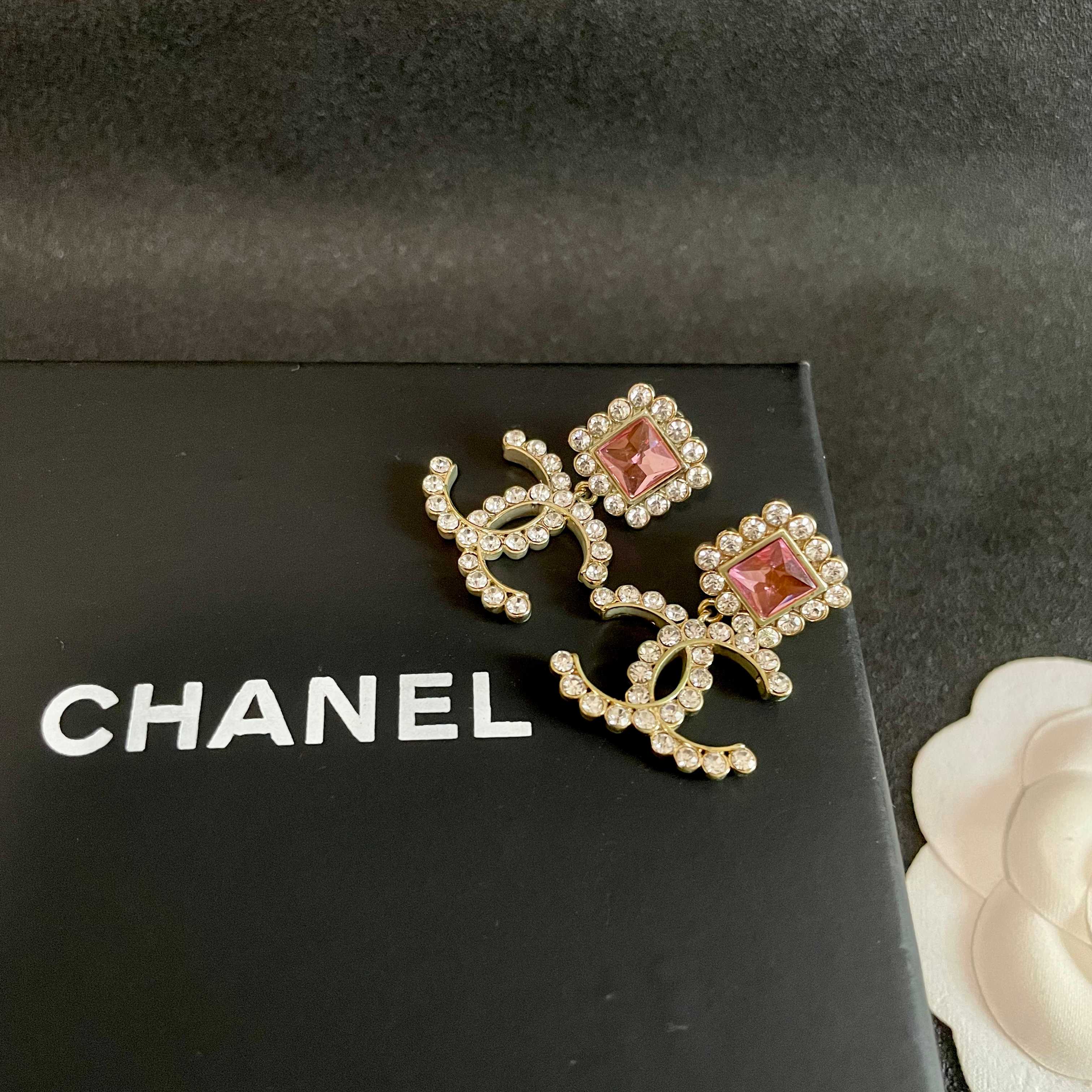 Chanel香奈儿 中古 耳钉👀小香家的款式真心无需多介绍😘🎶每一款都超好看，精致大方，非常显气质