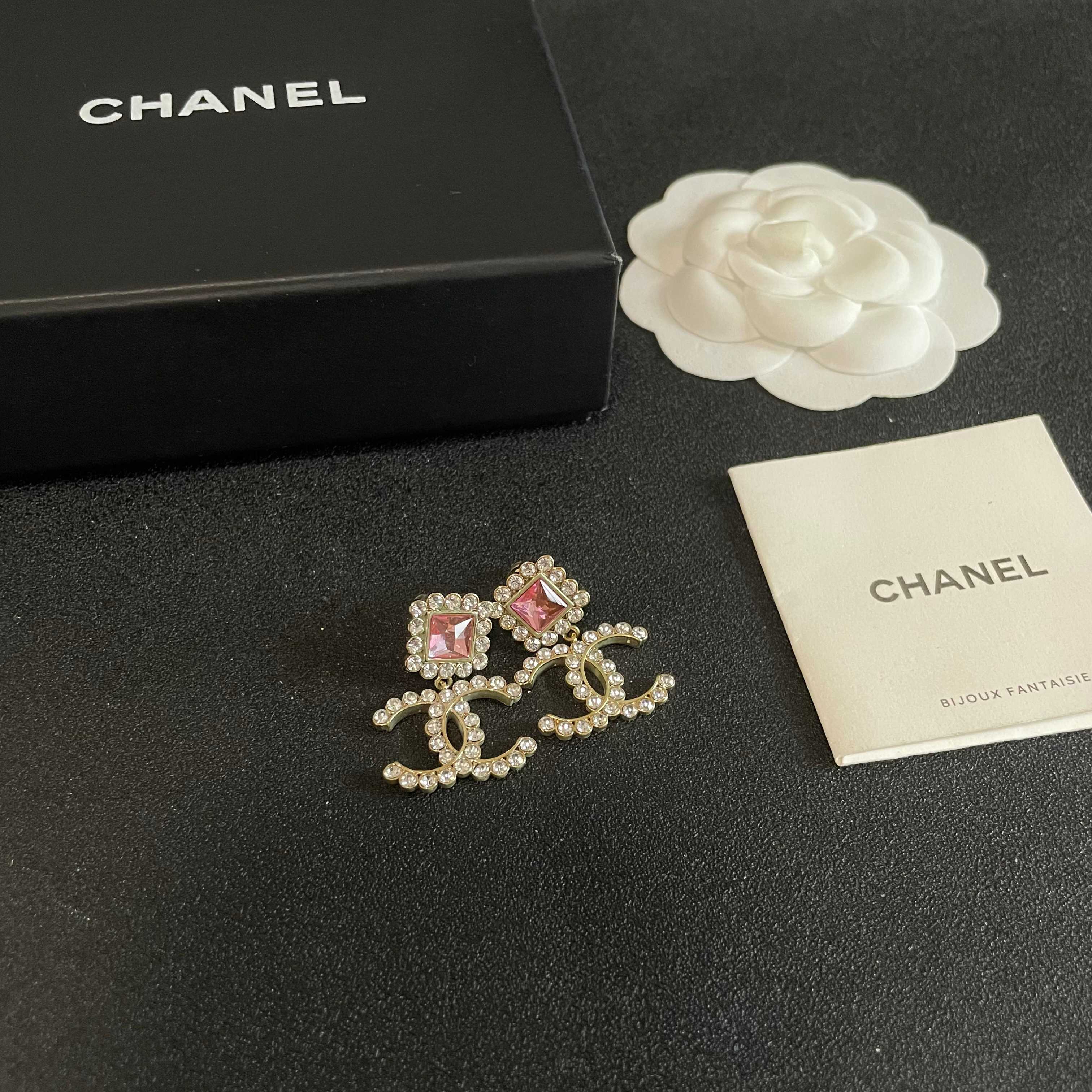 Chanel香奈儿 中古 耳钉👀小香家的款式真心无需多介绍😘🎶每一款都超好看，精致大方，非常显气质