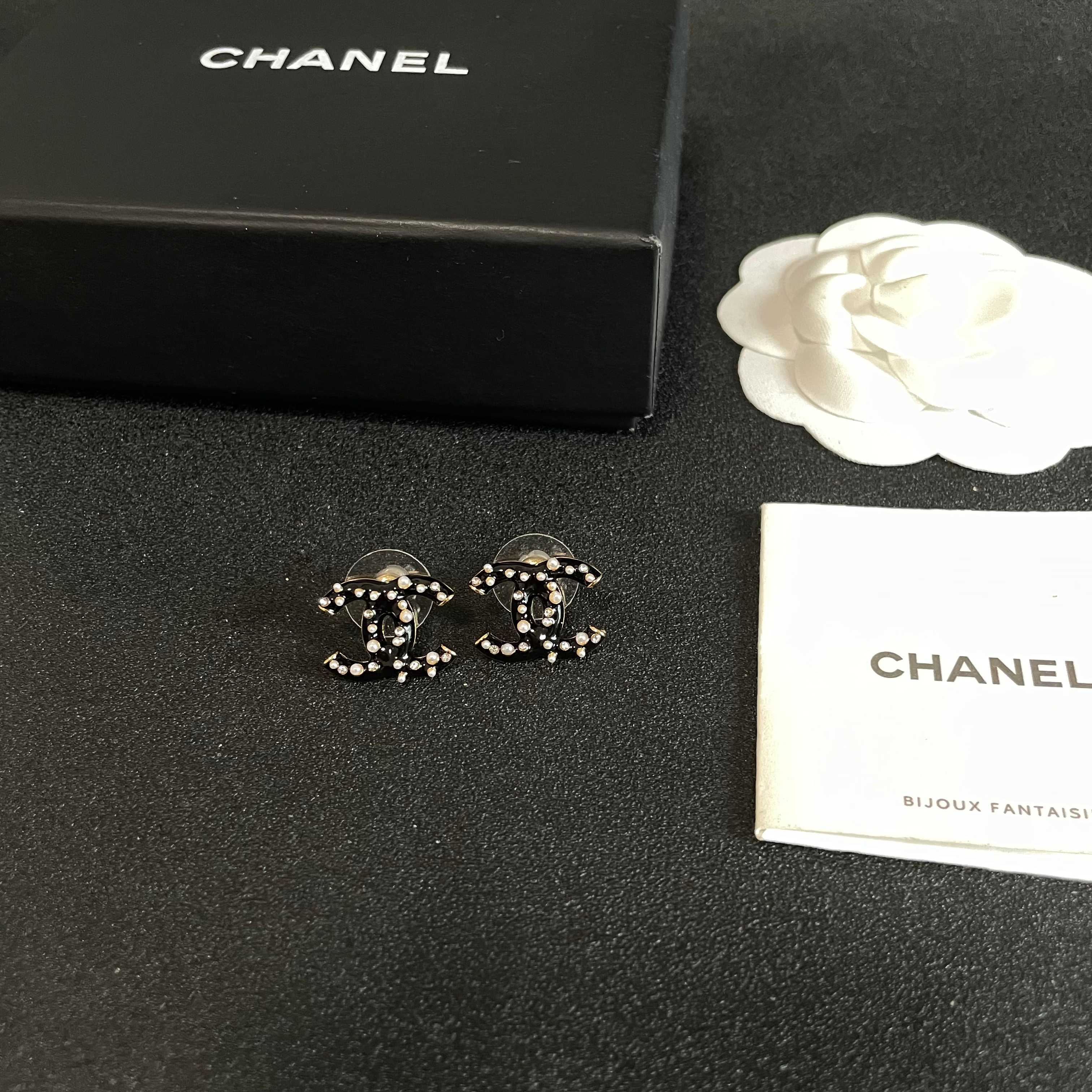 Chanel香奈儿 中古 耳钉👀小香家的款式真心无需多介绍😘🎶每一款都超好看，精致大方，非常显气质