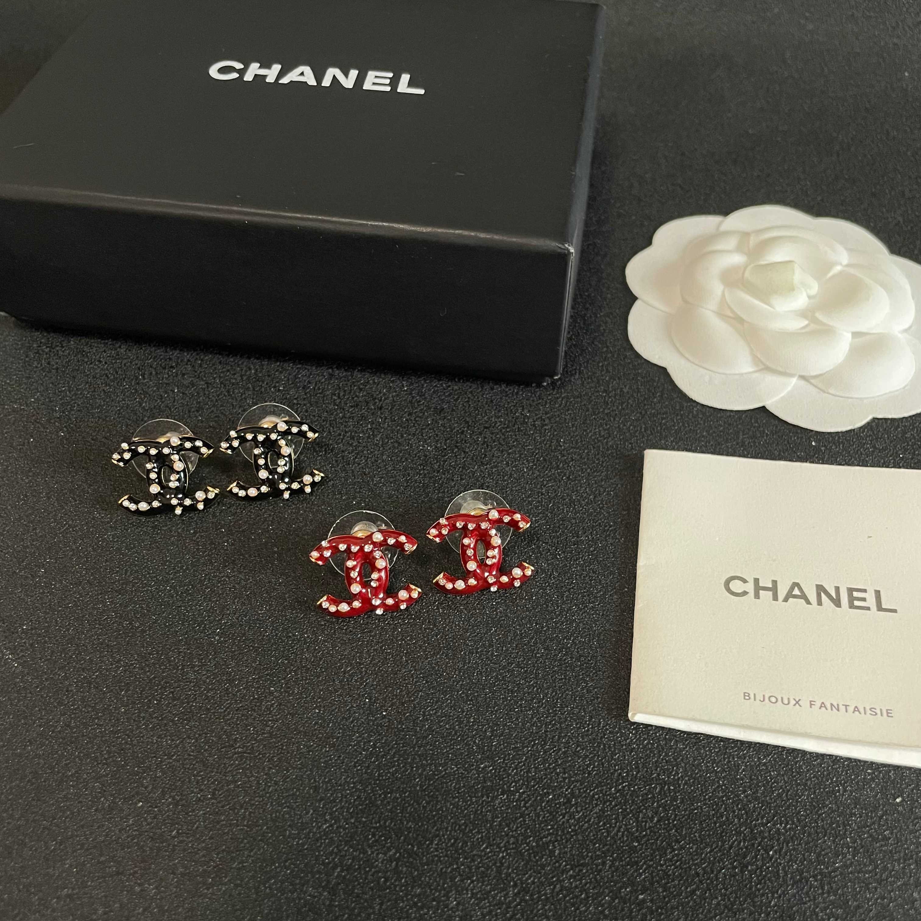 Chanel香奈儿 中古 耳钉👀小香家的款式真心无需多介绍😘🎶每一款都超好看，精致大方，非常显气质