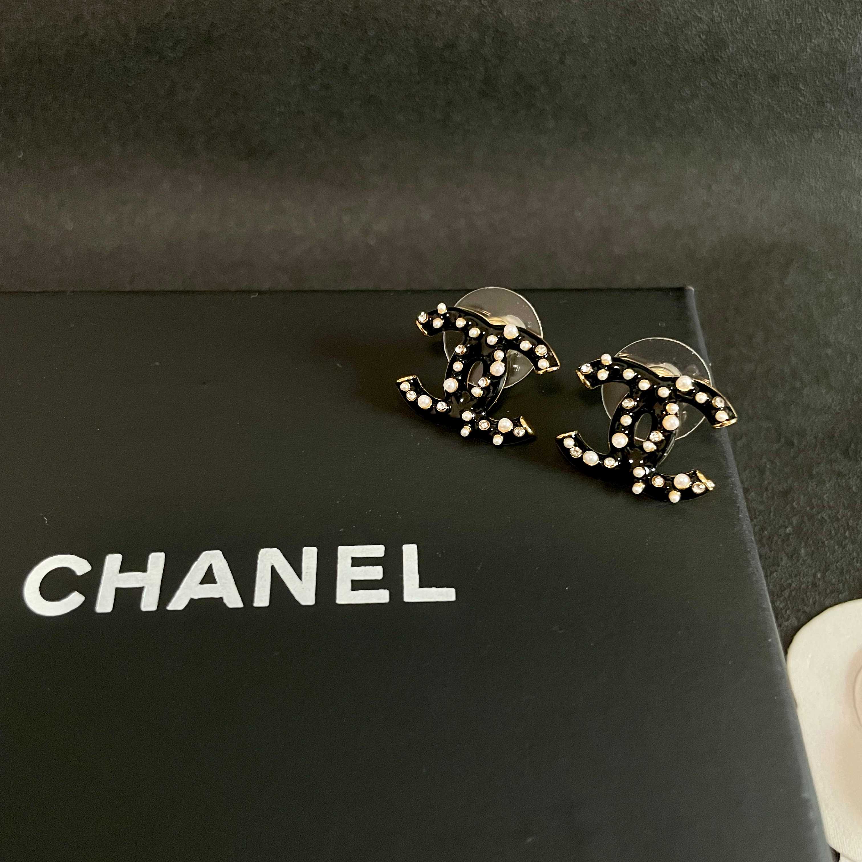 Chanel香奈儿 中古 耳钉👀小香家的款式真心无需多介绍😘🎶每一款都超好看，精致大方，非常显气质