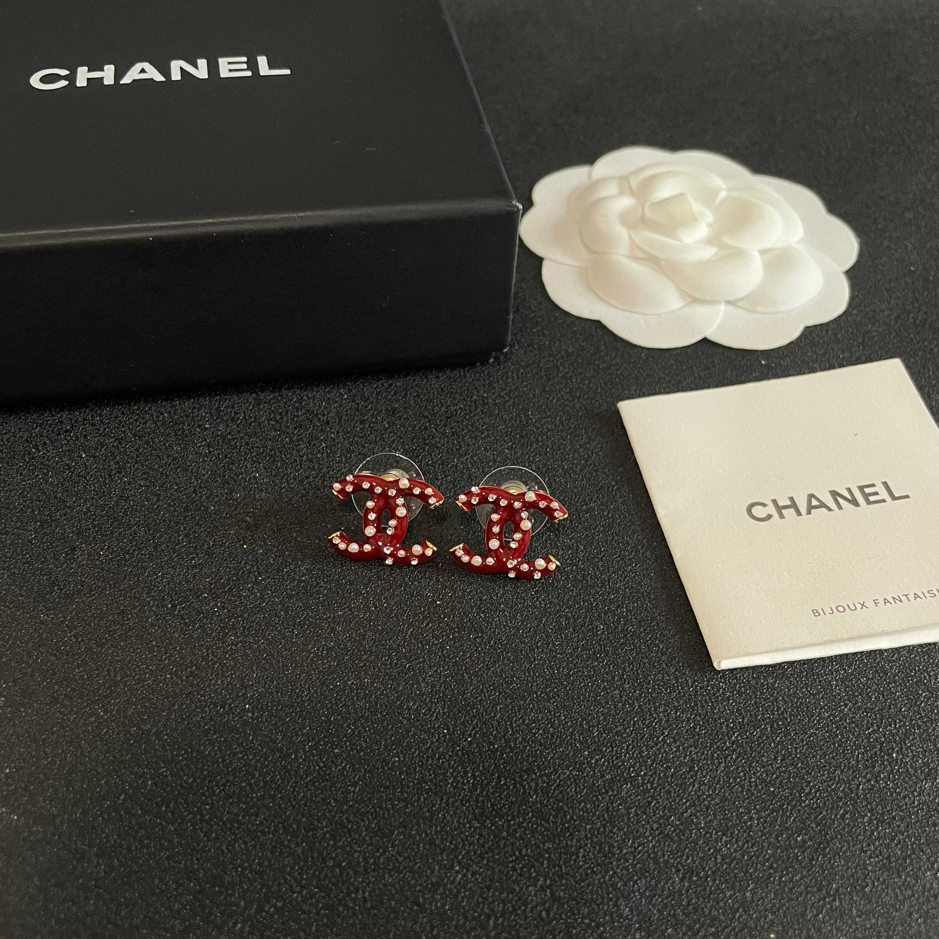 Chanel香奈儿 中古 耳钉👀小香家的款式真心无需多介绍😘🎶每一款都超好看，精致大方，非常显气质