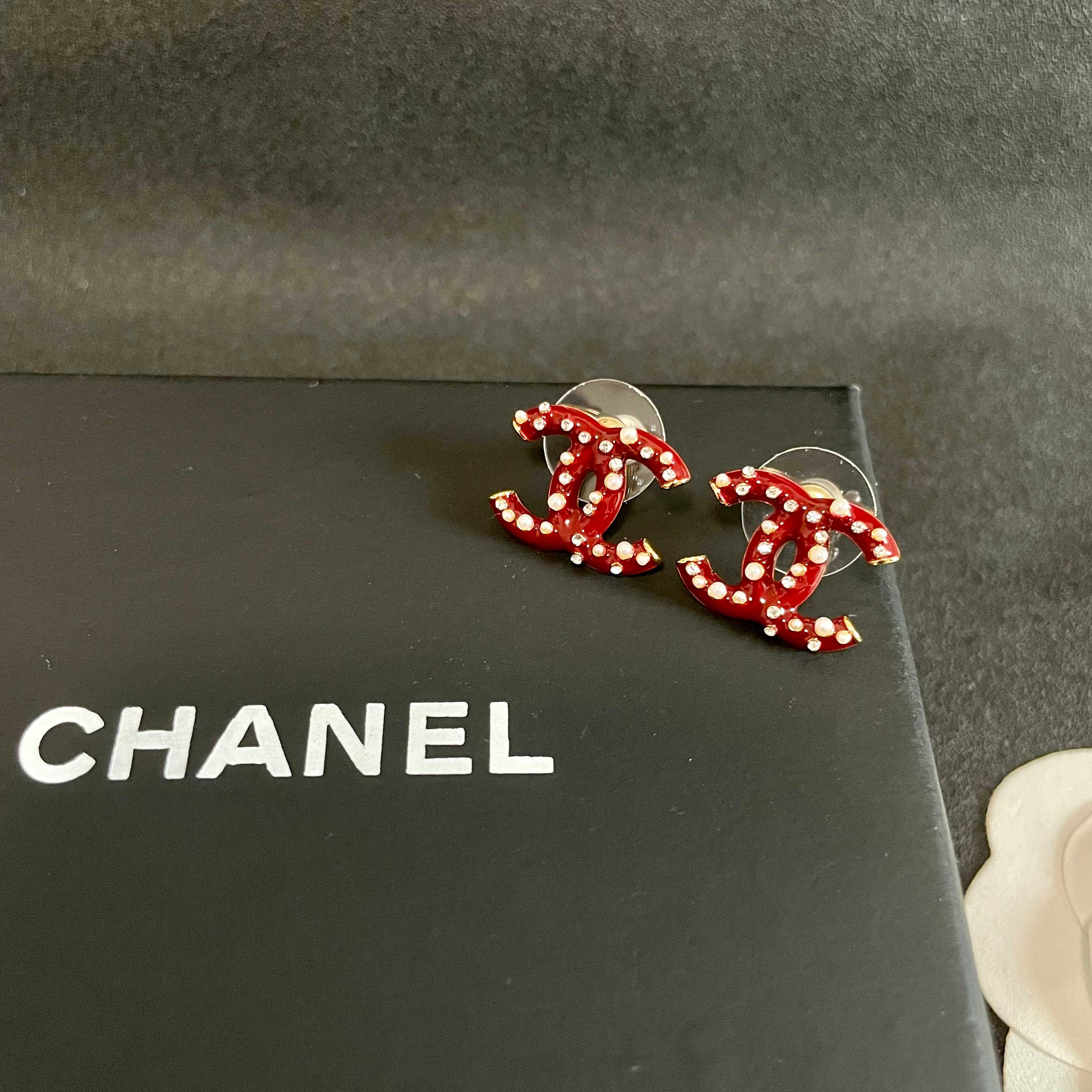 Chanel香奈儿 中古 耳钉👀小香家的款式真心无需多介绍😘🎶每一款都超好看，精致大方，非常显气质