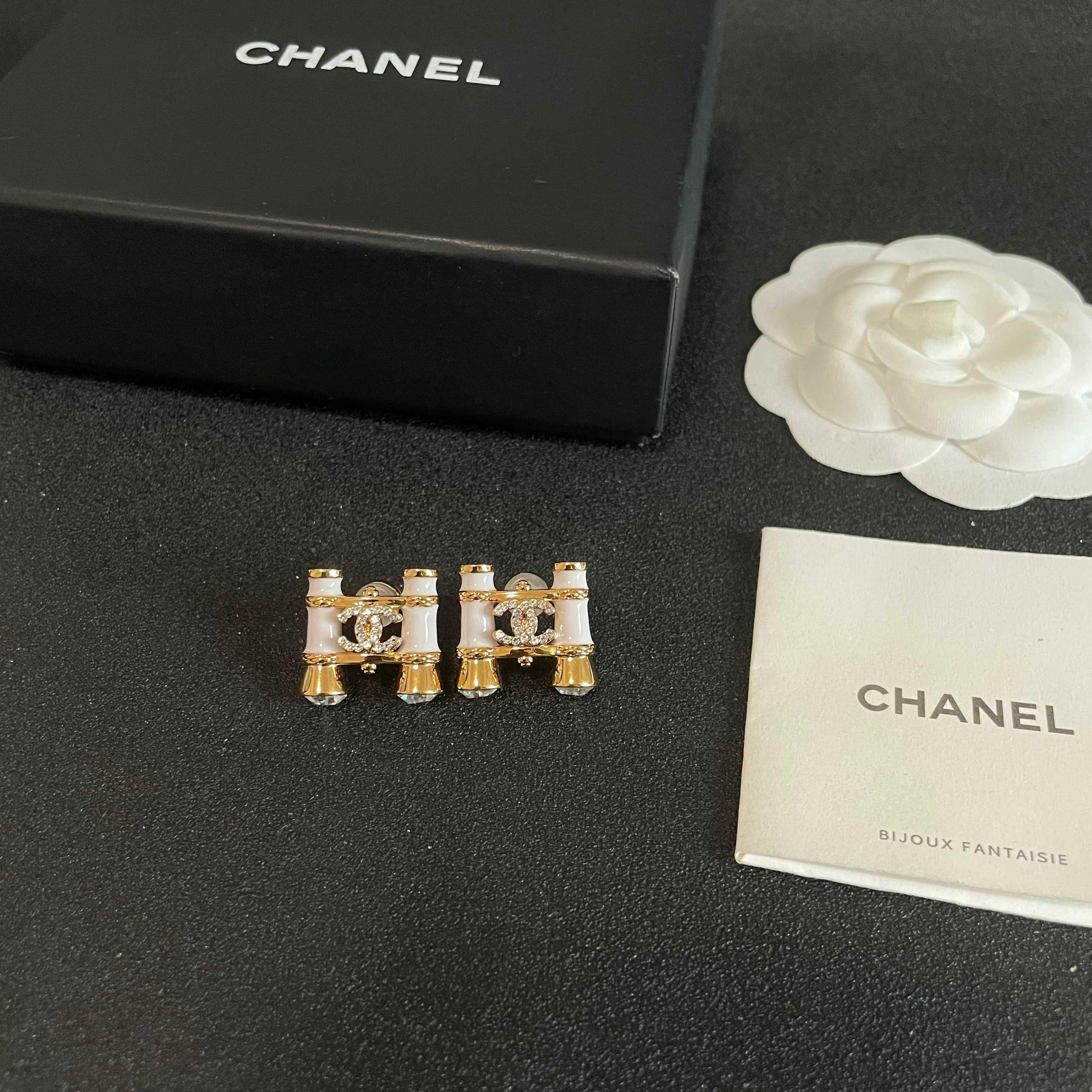 Chanel香奈儿 中古 耳钉👀小香家的款式真心无需多介绍😘🎶每一款都超好看，精致大方，非常显气质