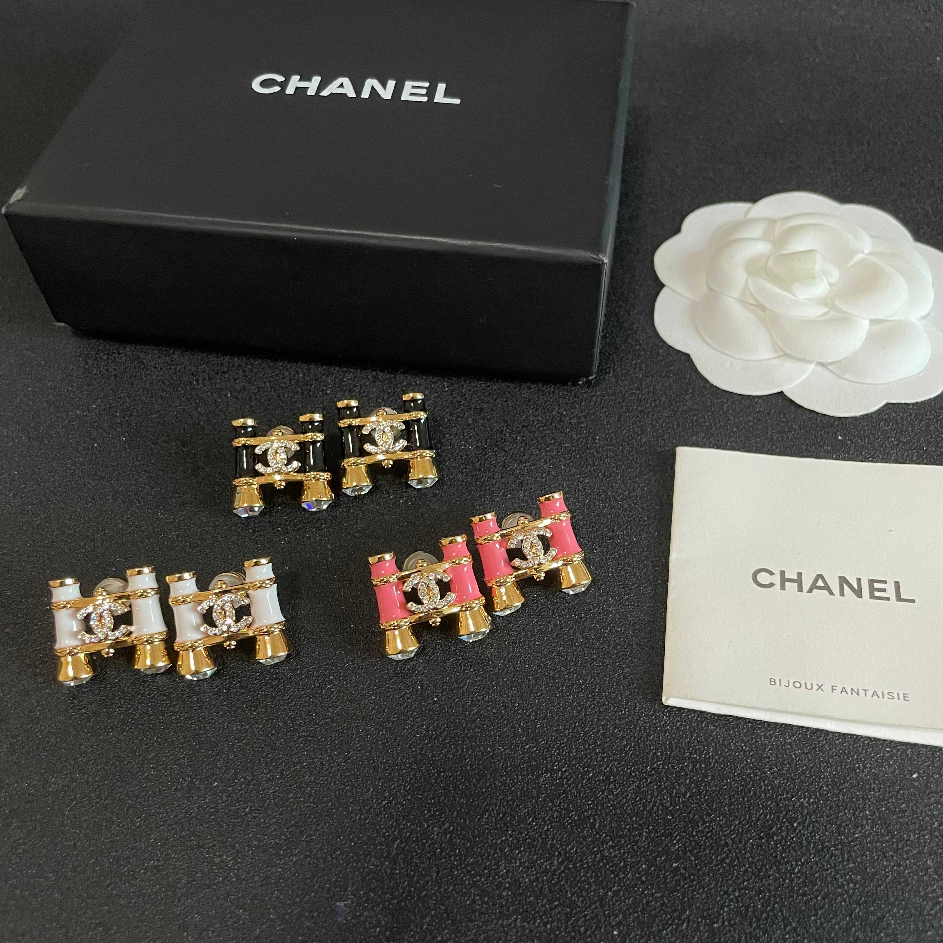 Chanel香奈儿 中古 耳钉👀小香家的款式真心无需多介绍😘🎶每一款都超好看，精致大方，非常显气质