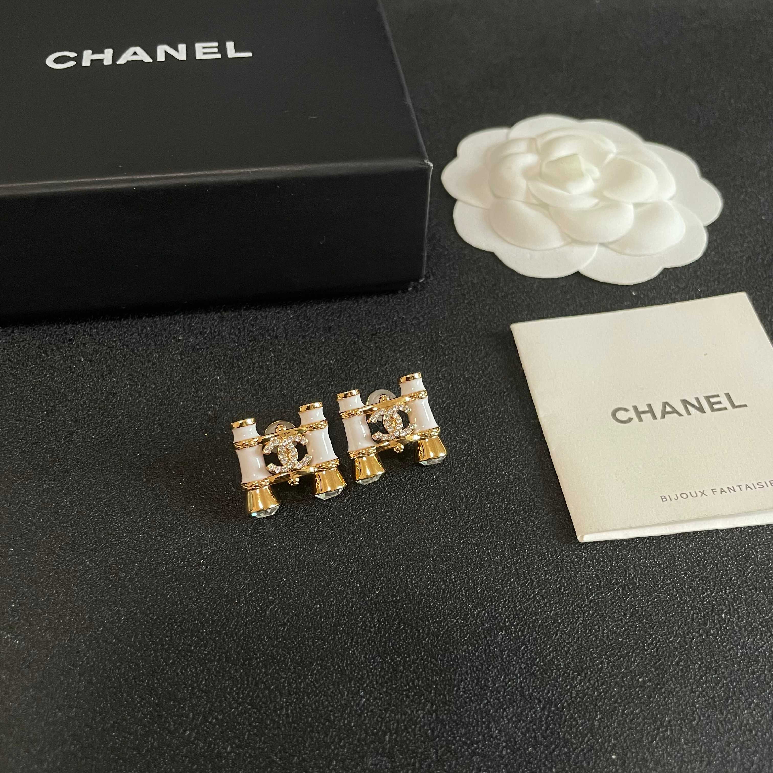 Chanel香奈儿 中古 耳钉👀小香家的款式真心无需多介绍😘🎶每一款都超好看，精致大方，非常显气质
