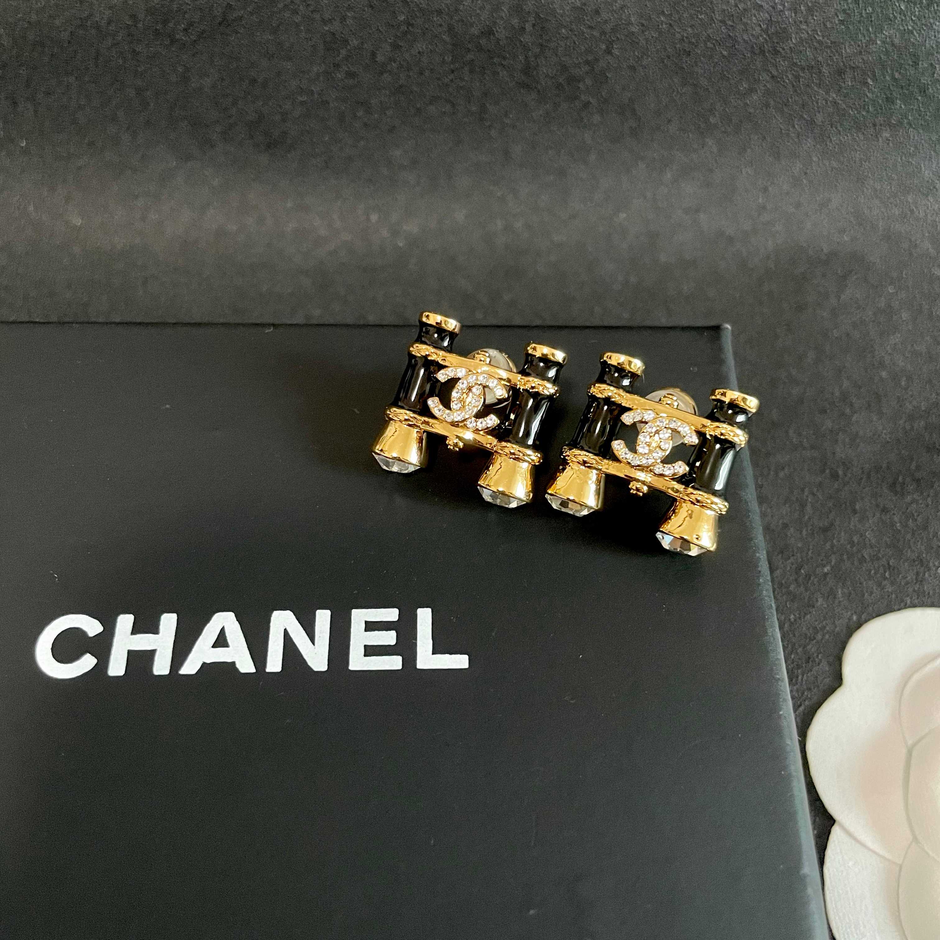 Chanel香奈儿 中古 耳钉👀小香家的款式真心无需多介绍😘🎶每一款都超好看，精致大方，非常显气质