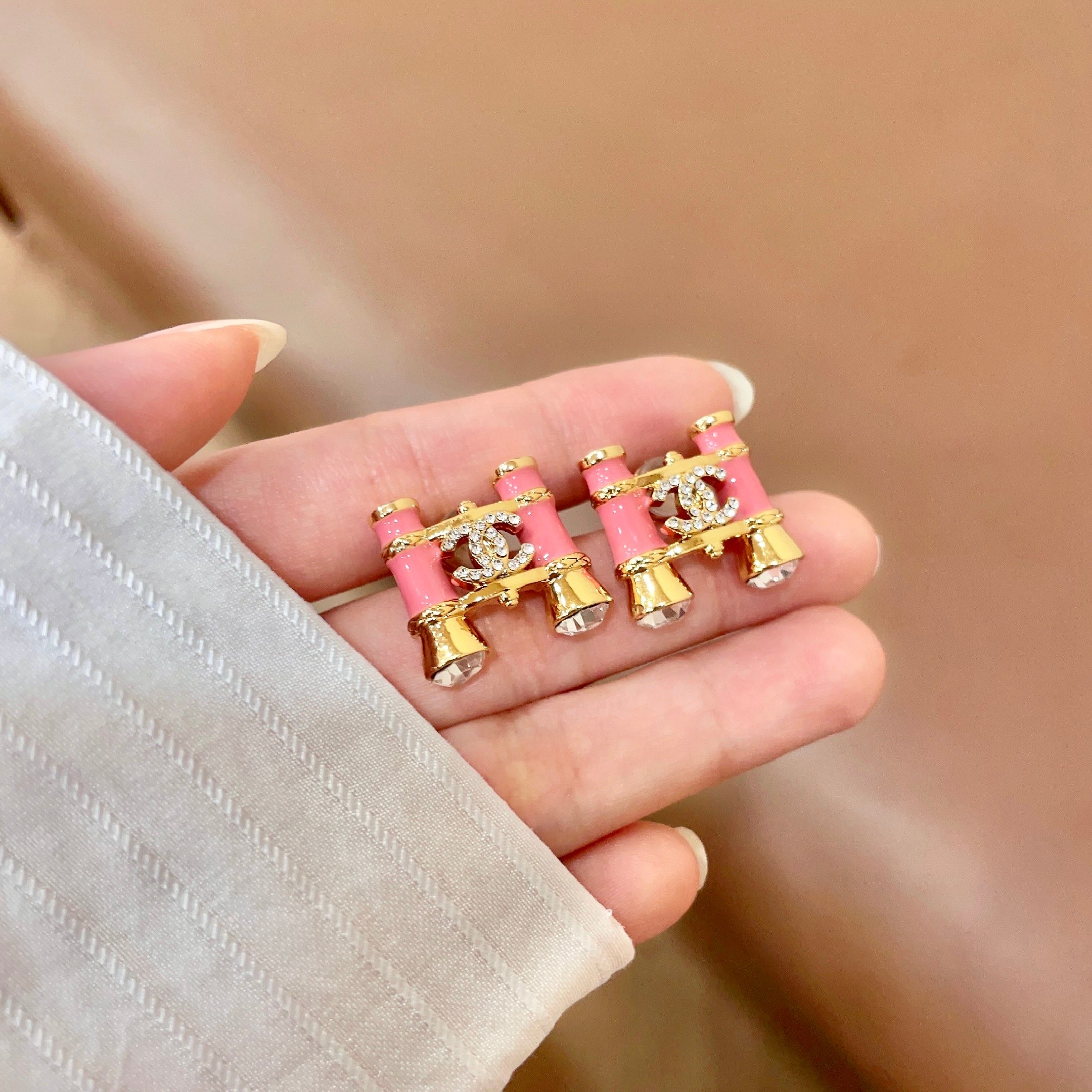 Chanel香奈儿 中古 耳钉👀小香家的款式真心无需多介绍😘🎶每一款都超好看，精致大方，非常显气质