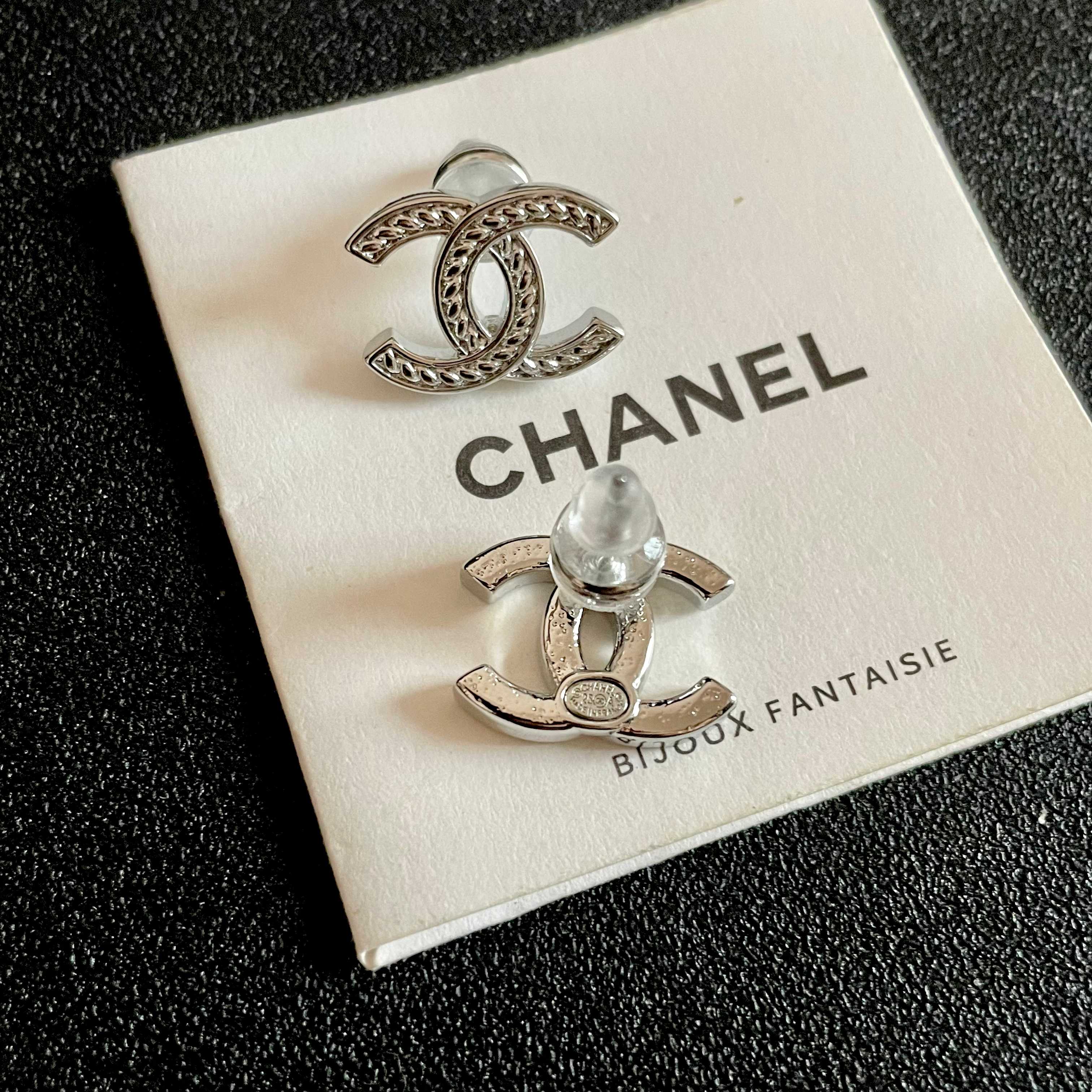 Chanel香奈儿 中古 耳钉👀小香家的款式真心无需多介绍😘🎶每一款都超好看，精致大方，非常显气质