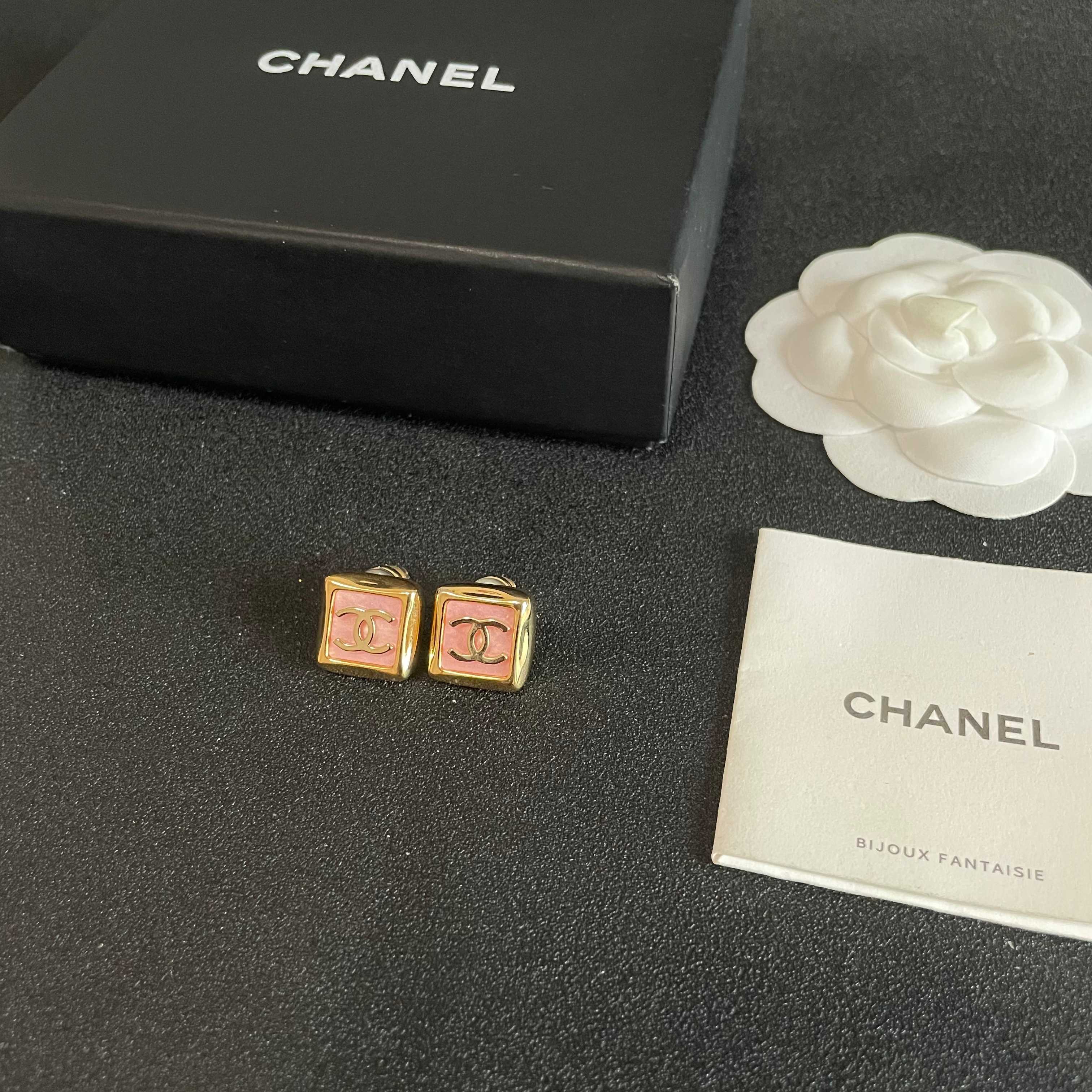 Chanel香奈儿 中古 耳钉👀小香家的款式真心无需多介绍😘🎶每一款都超好看，精致大方，非常显气质