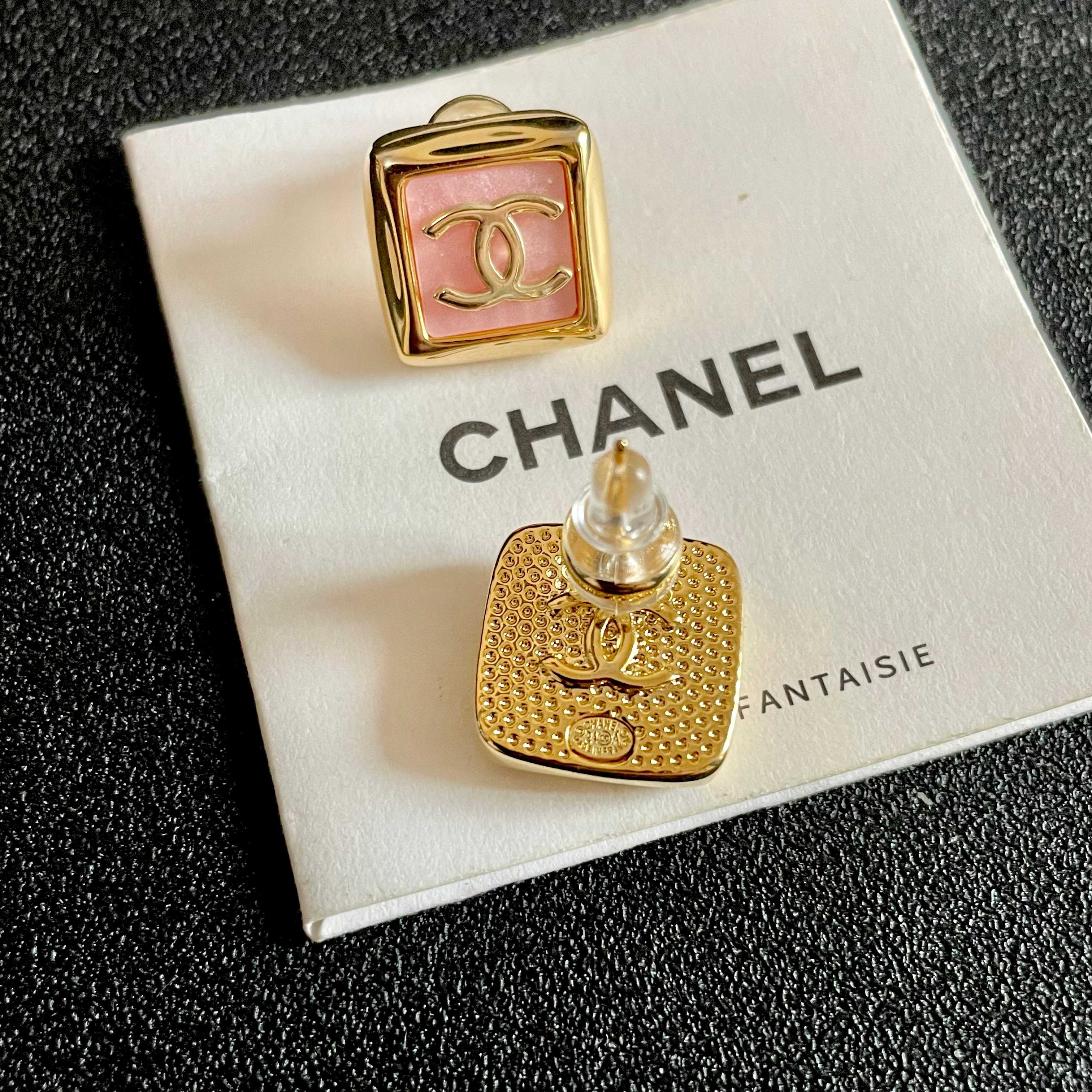 Chanel香奈儿 中古 耳钉👀小香家的款式真心无需多介绍😘🎶每一款都超好看，精致大方，非常显气质