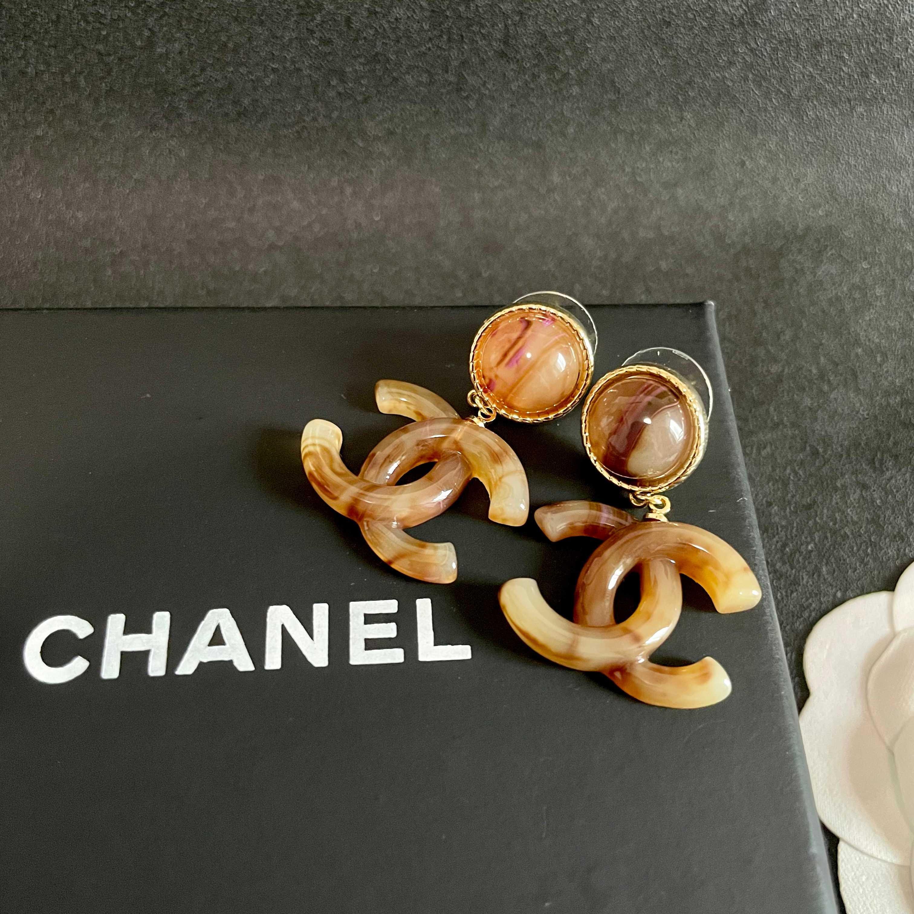 Chanel香奈儿 中古 耳钉👀小香家的款式真心无需多介绍😘🎶每一款都超好看，精致大方，非常显气质