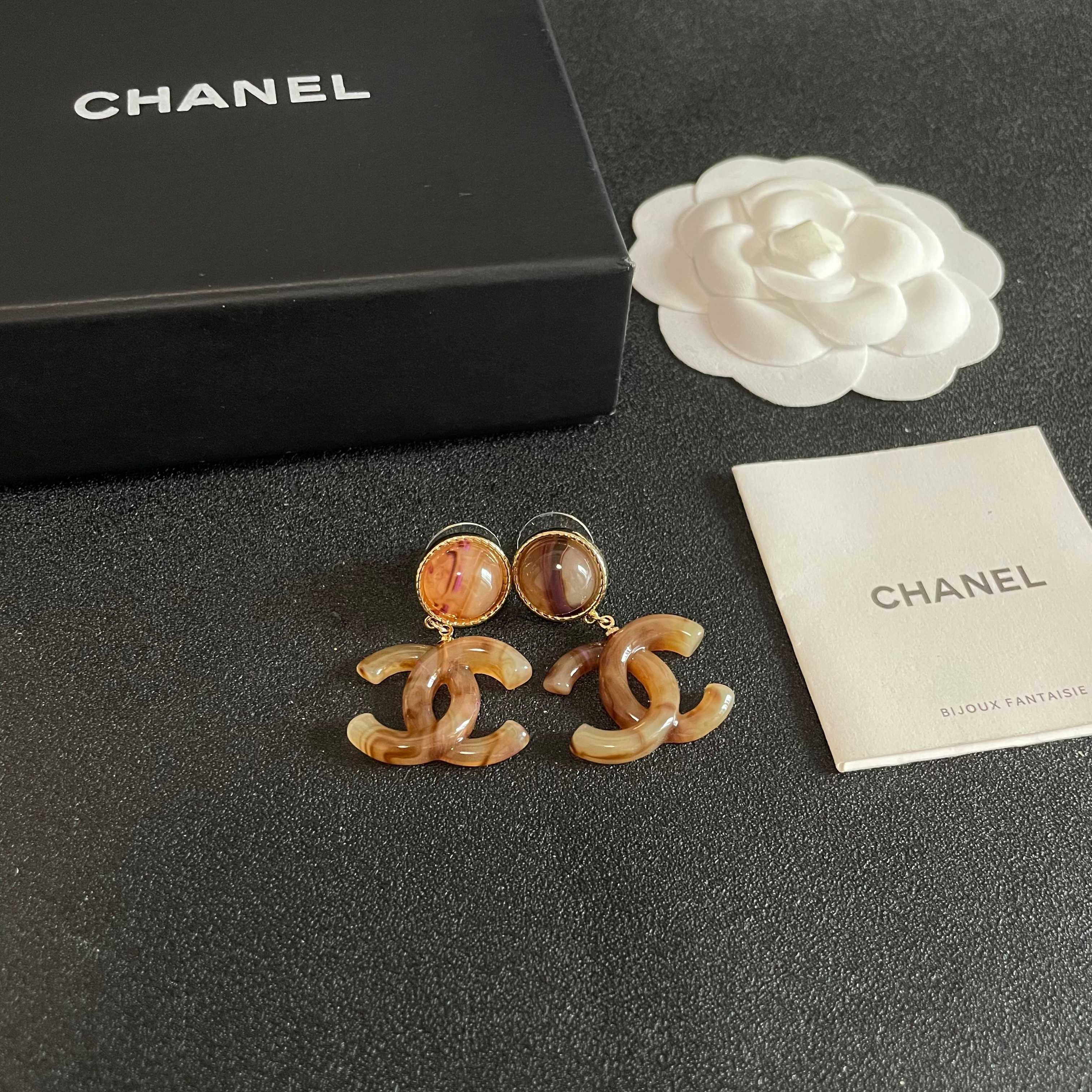 Chanel香奈儿 中古 耳钉👀小香家的款式真心无需多介绍😘🎶每一款都超好看，精致大方，非常显气质