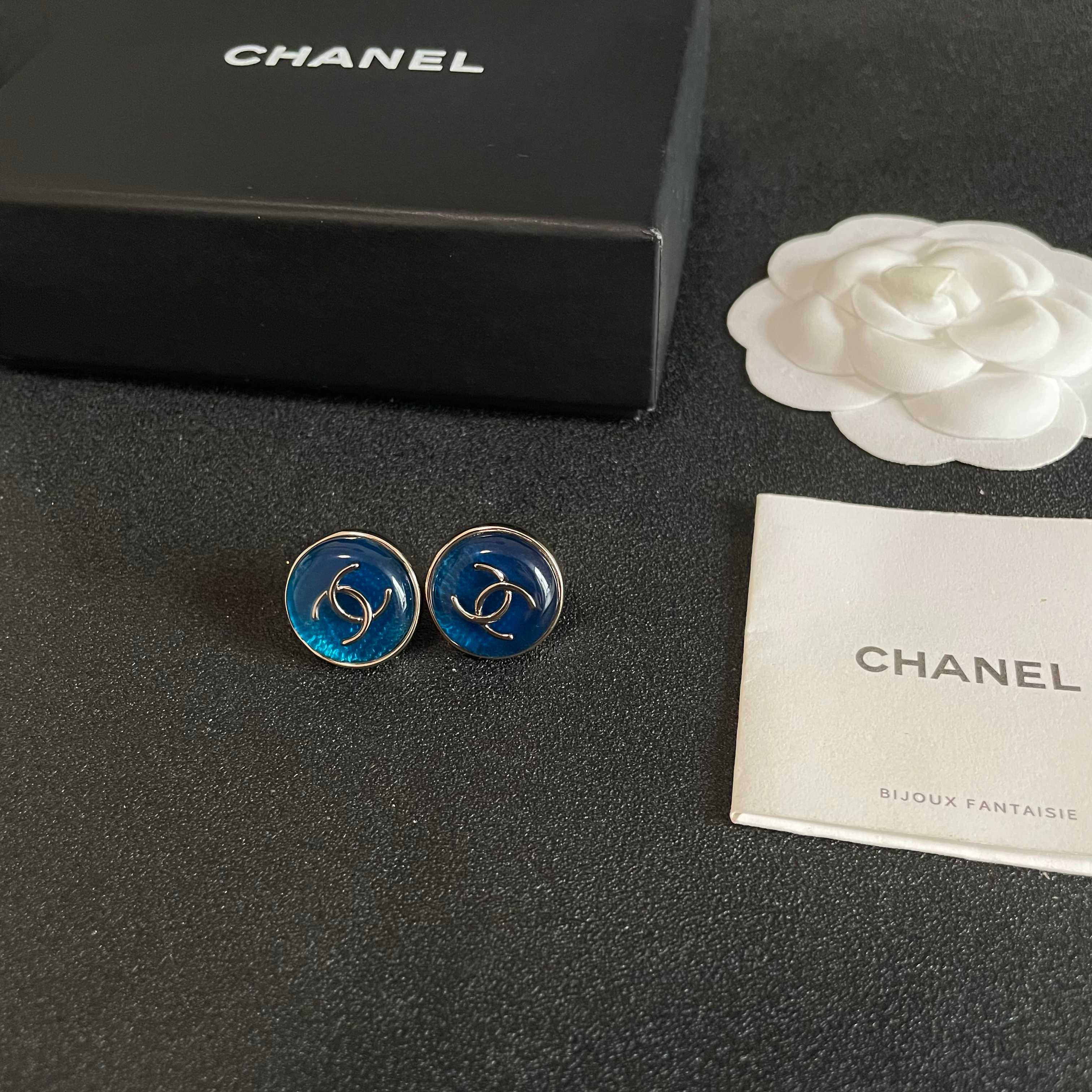 Chanel香奈儿 中古 耳钉👀小香家的款式真心无需多介绍😘🎶每一款都超好看，精致大方，非常显气质