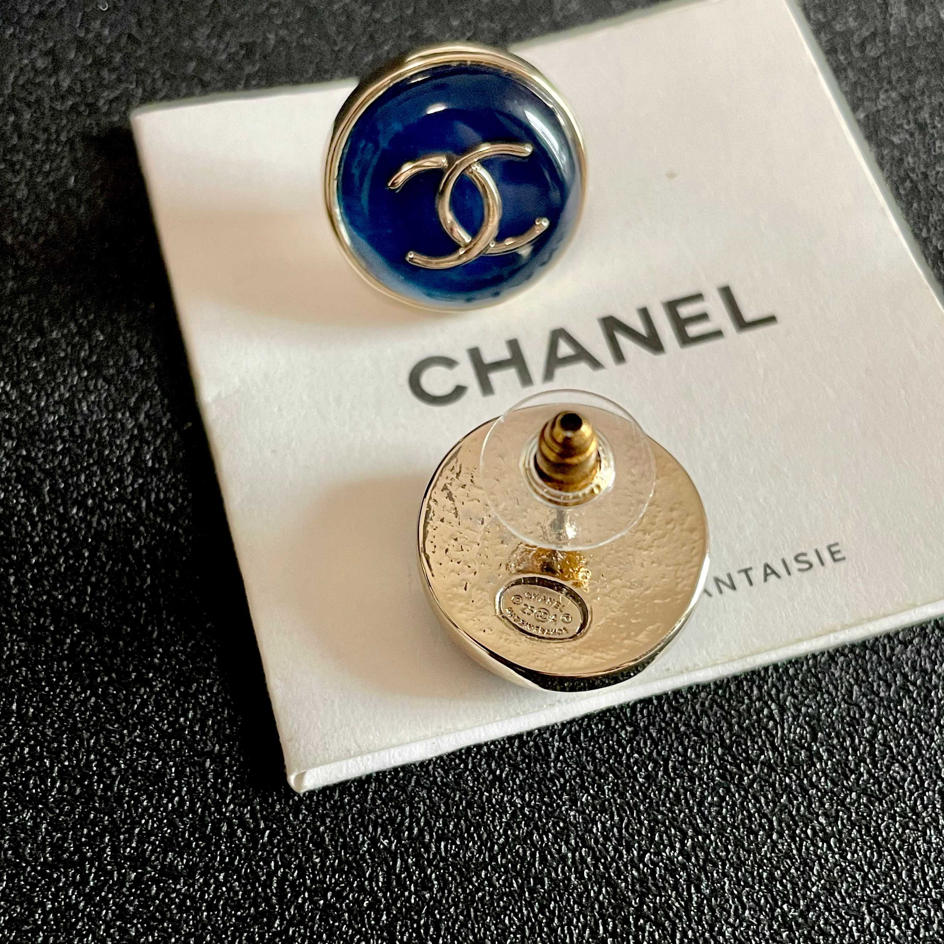 Chanel香奈儿 中古 耳钉👀小香家的款式真心无需多介绍😘🎶每一款都超好看，精致大方，非常显气质