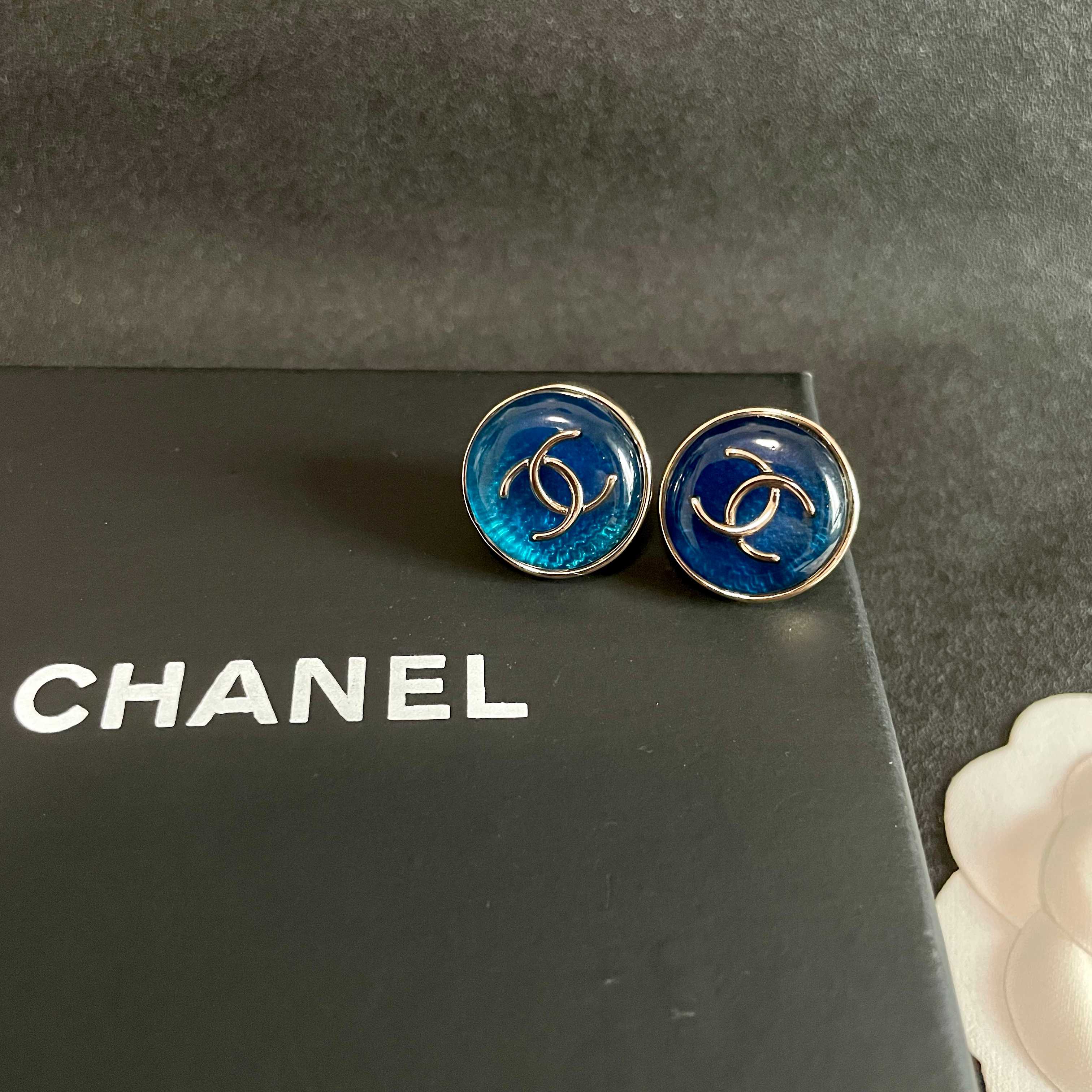 Chanel香奈儿 中古 耳钉👀小香家的款式真心无需多介绍😘🎶每一款都超好看，精致大方，非常显气质