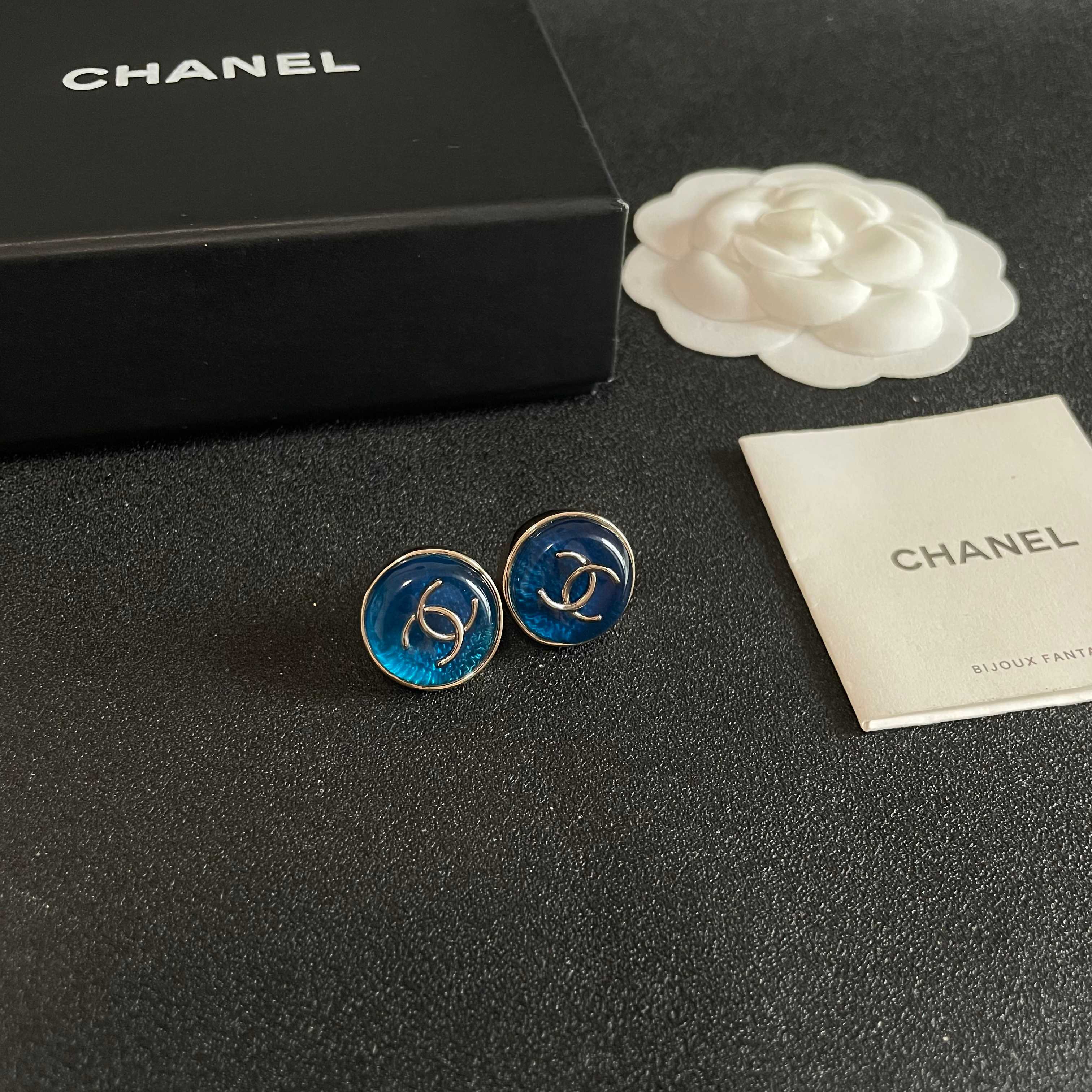 Chanel香奈儿 中古 耳钉👀小香家的款式真心无需多介绍😘🎶每一款都超好看，精致大方，非常显气质
