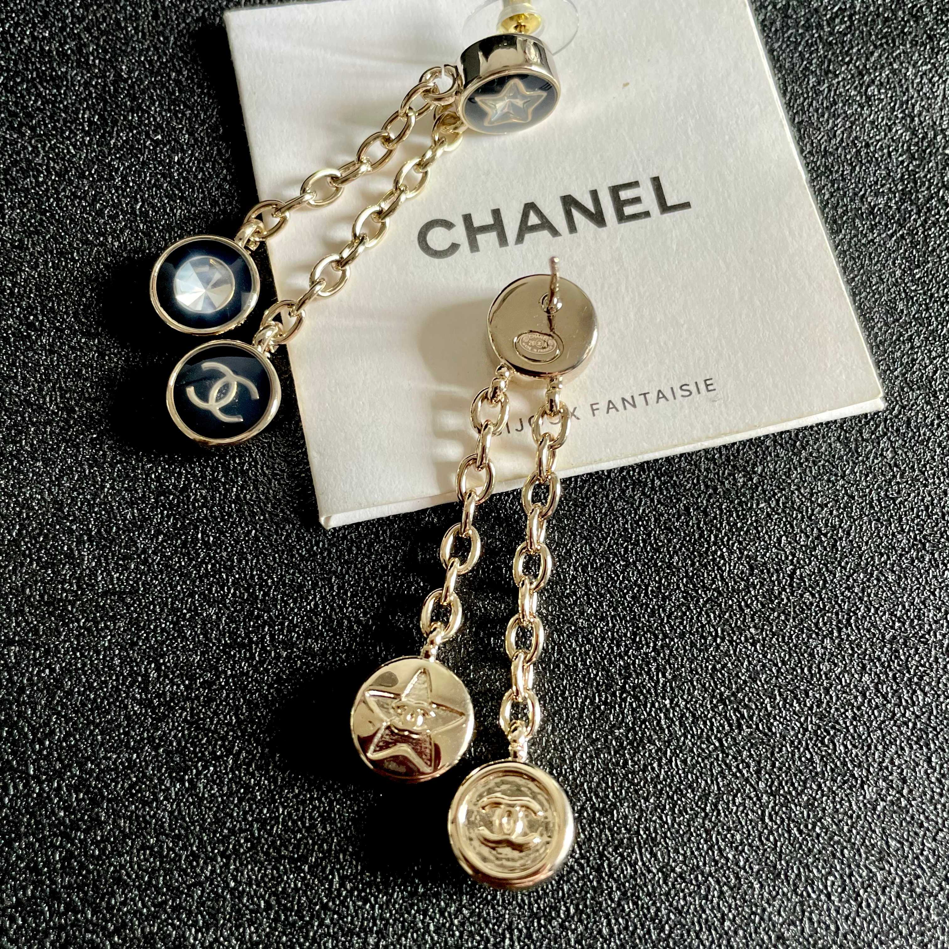 Chanel香奈儿 中古 双C耳钉👀小香家的款式真心无需多介绍😘🎶每一款都超好看，精致大方，非常显气质