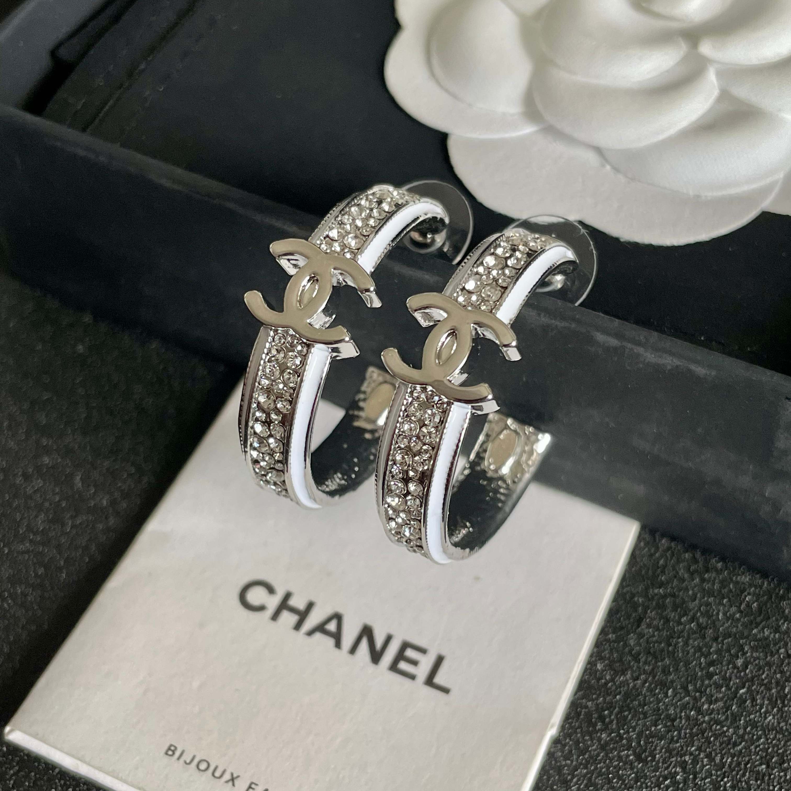 Chanel香奈儿 中古 双C耳钉👀小香家的款式真心无需多介绍😘🎶每一款都超好看，精致大方，非常显气质