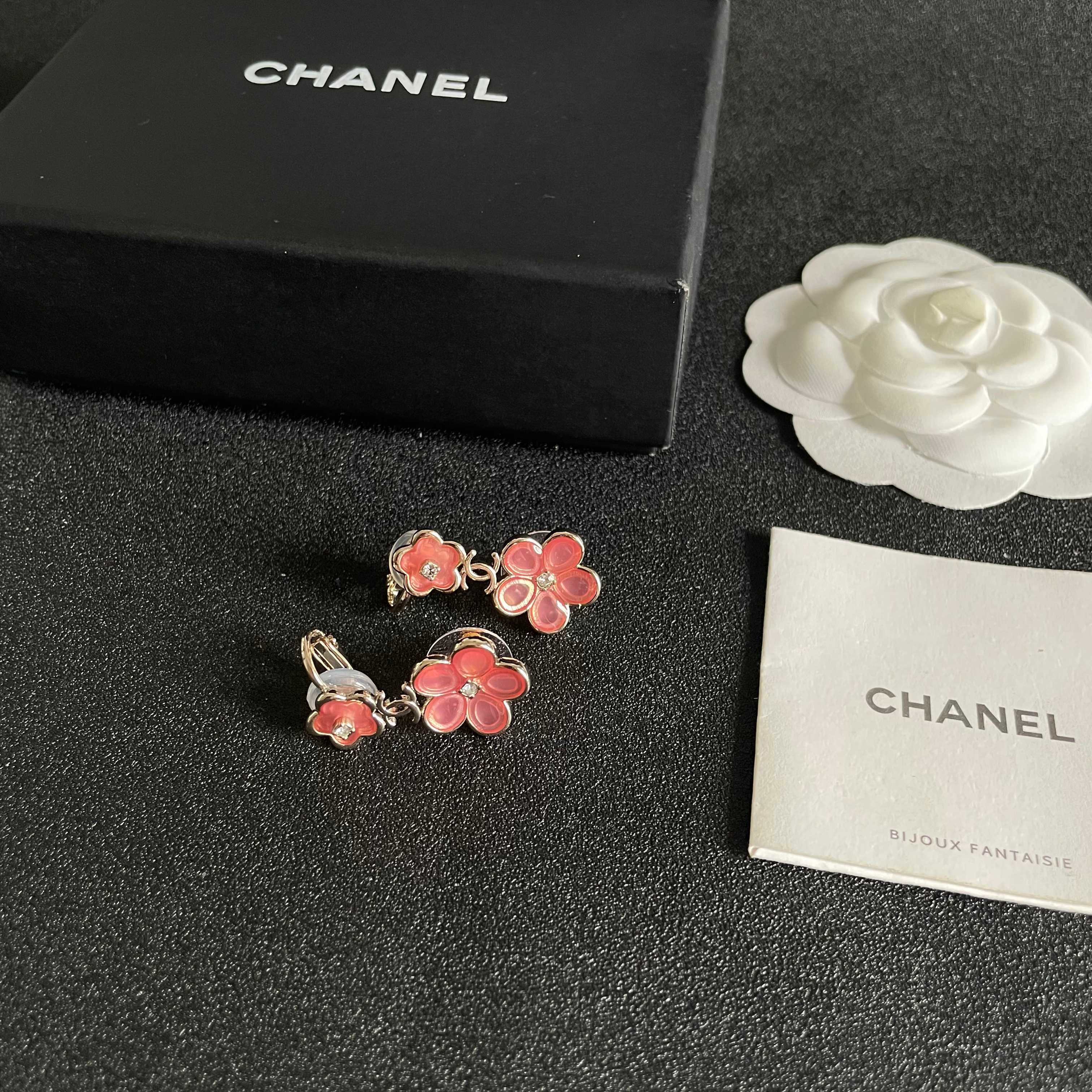 Chanel香奈儿 中古 双C耳钉👀小香家的款式真心无需多介绍😘🎶每一款都超好看，精致大方，非常显气质