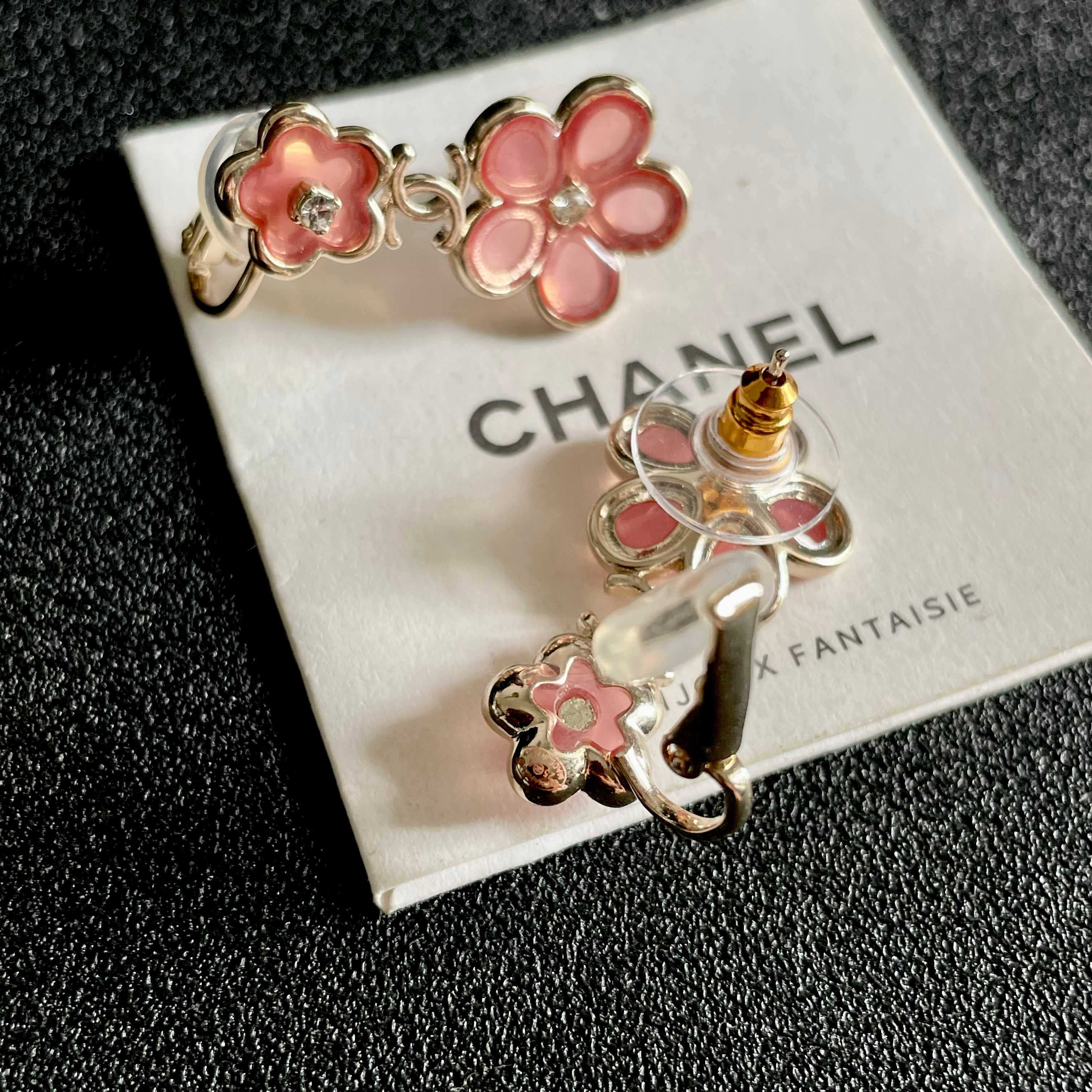 Chanel香奈儿 中古 双C耳钉👀小香家的款式真心无需多介绍😘🎶每一款都超好看，精致大方，非常显气质