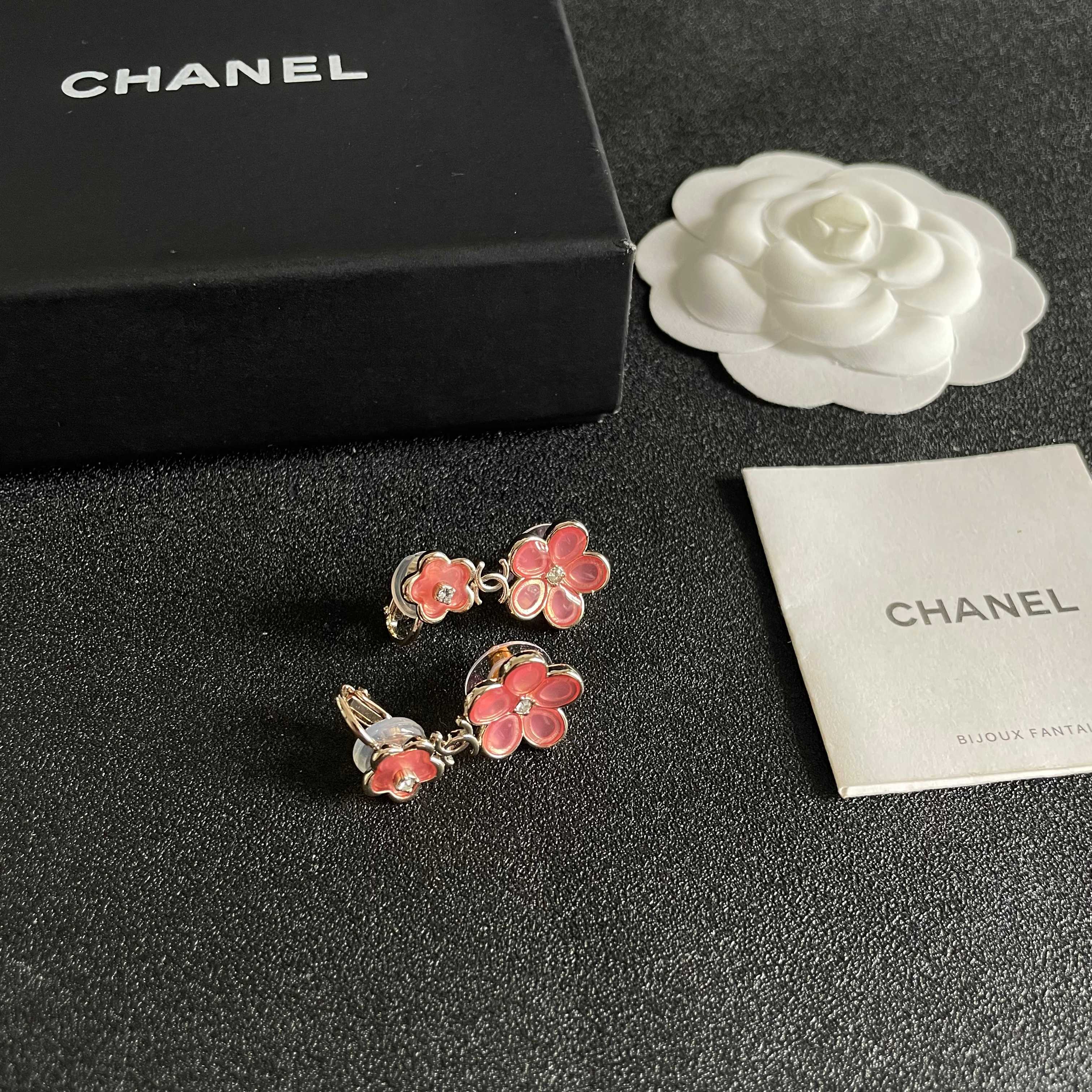 Chanel香奈儿 中古 双C耳钉👀小香家的款式真心无需多介绍😘🎶每一款都超好看，精致大方，非常显气质