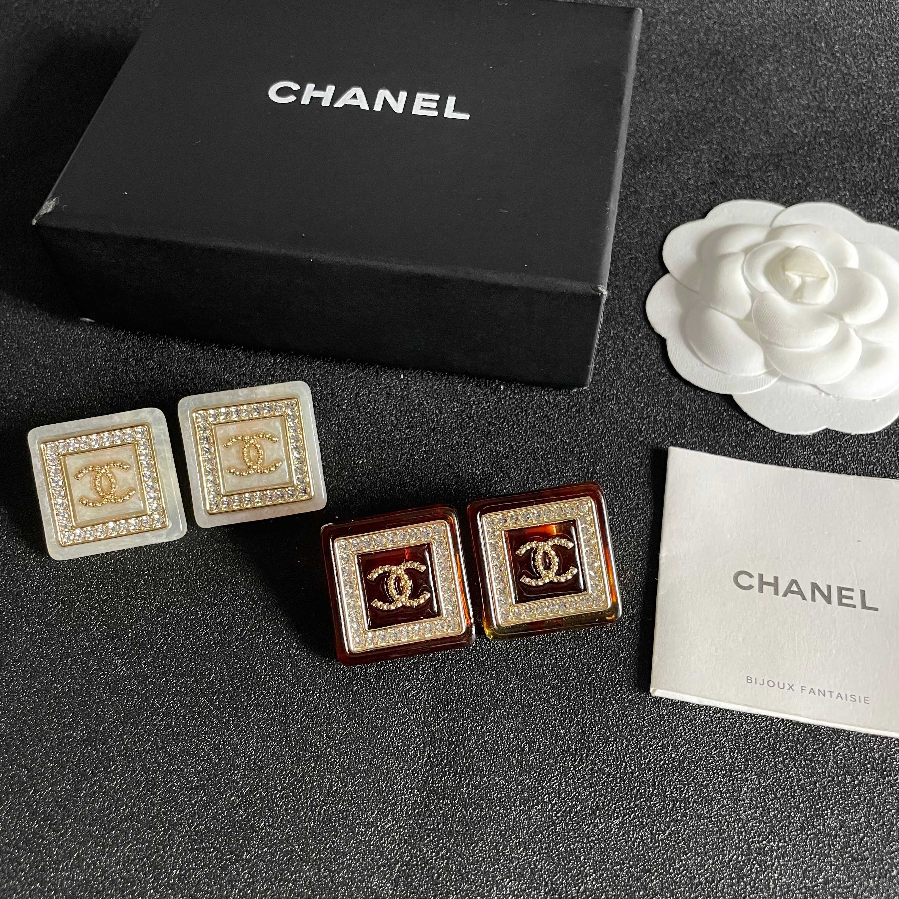 Chanel香奈儿 中古 双C耳钉👀小香家的款式真心无需多介绍😘🎶每一款都超好看，精致大方，非常显气质