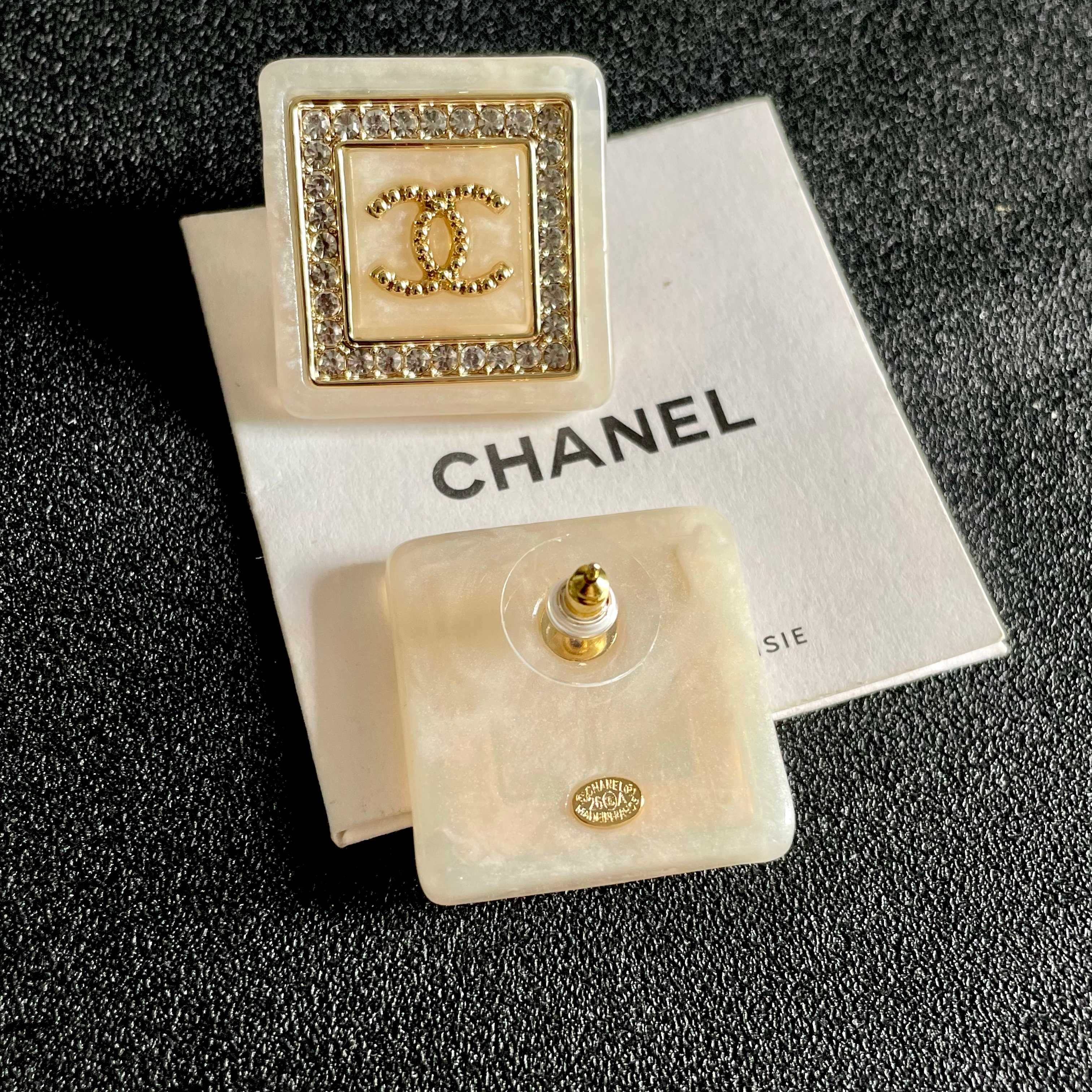 Chanel香奈儿 中古 双C耳钉👀小香家的款式真心无需多介绍😘🎶每一款都超好看，精致大方，非常显气质
