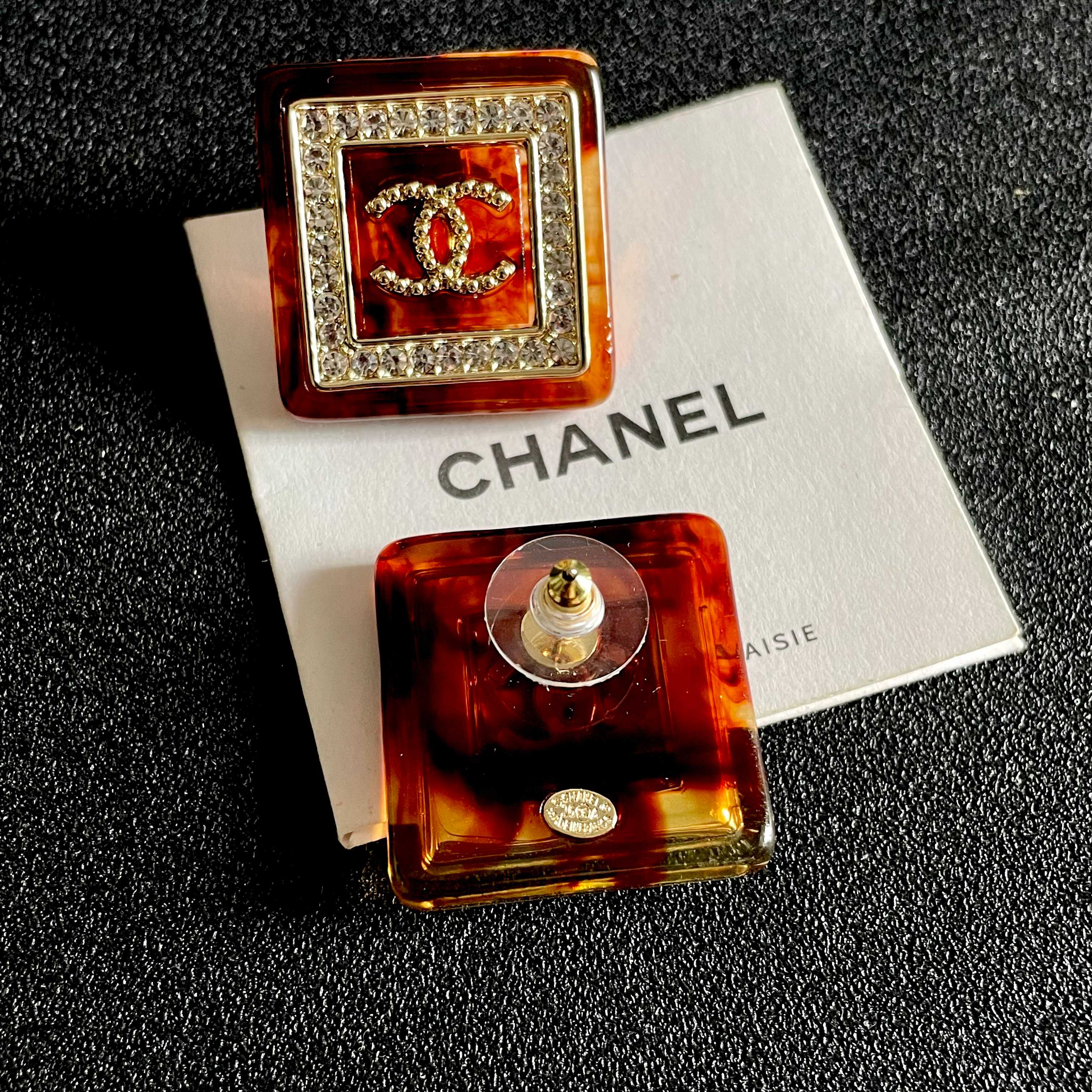 Chanel香奈儿 中古 双C耳钉👀小香家的款式真心无需多介绍😘🎶每一款都超好看，精致大方，非常显气质