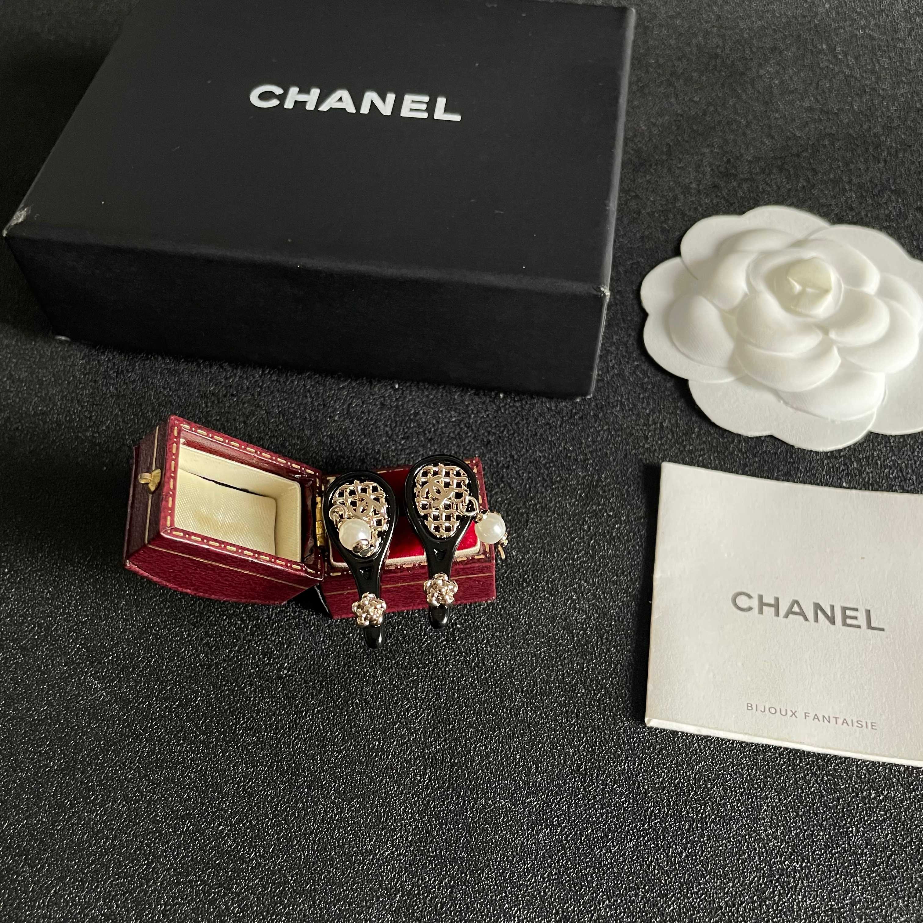 Chanel香奈儿 中古 双C耳钉👀小香家的款式真心无需多介绍😘🎶每一款都超好看，精致大方，非常显气质