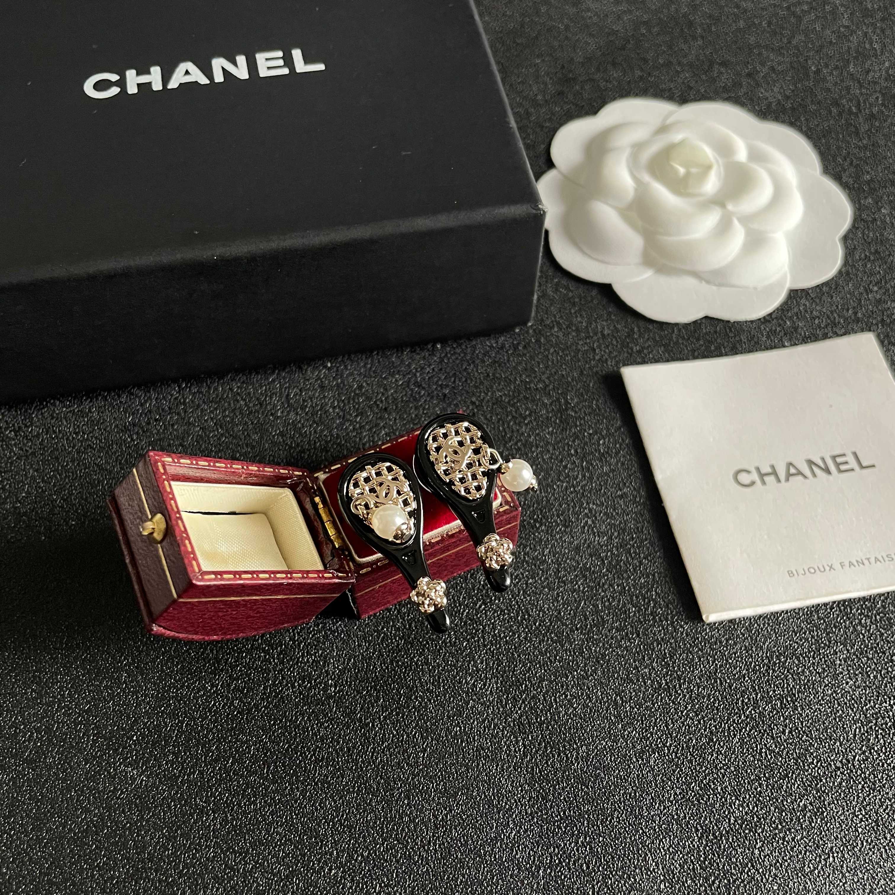 Chanel香奈儿 中古 双C耳钉👀小香家的款式真心无需多介绍😘🎶每一款都超好看，精致大方，非常显气质