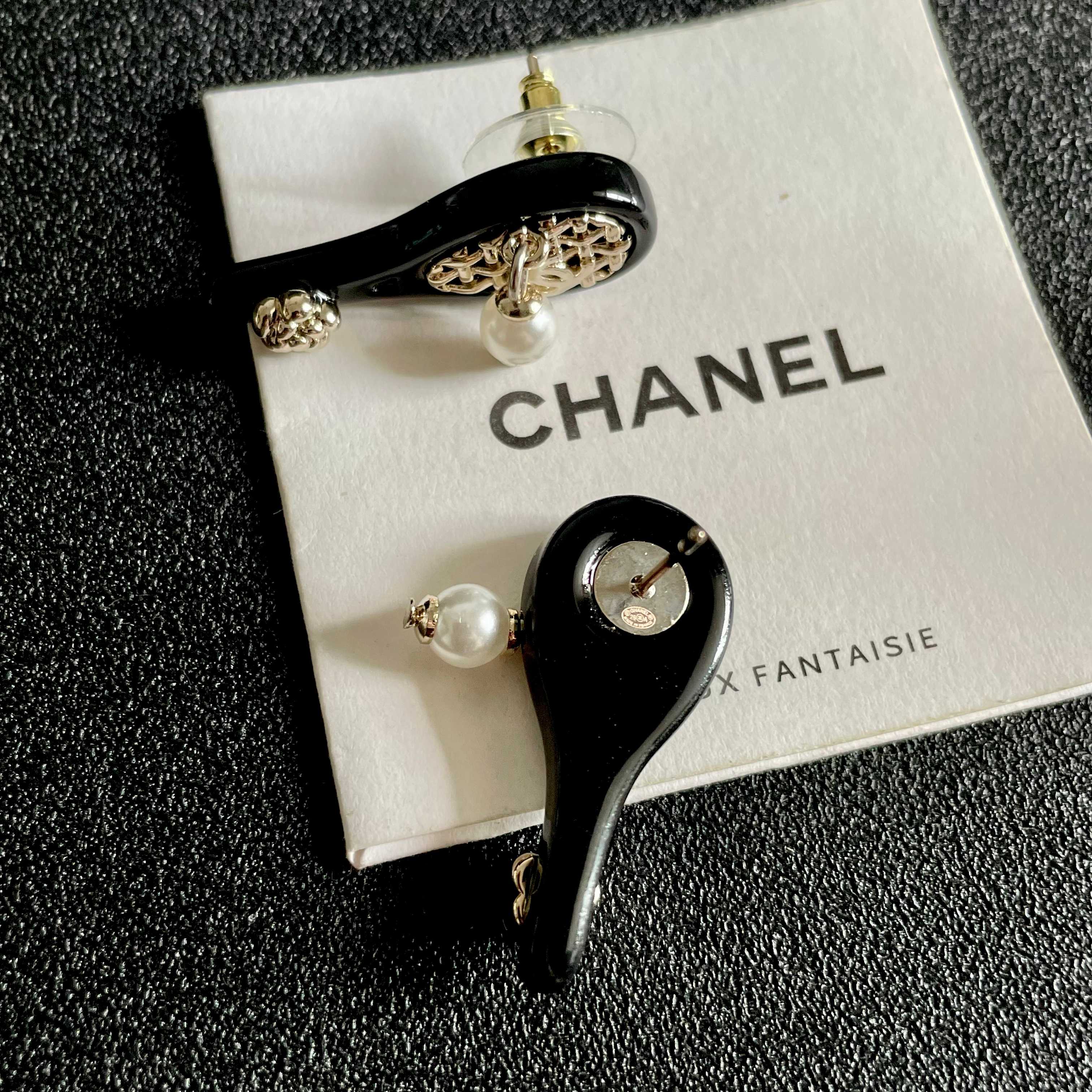 Chanel香奈儿 中古 双C耳钉👀小香家的款式真心无需多介绍😘🎶每一款都超好看，精致大方，非常显气质