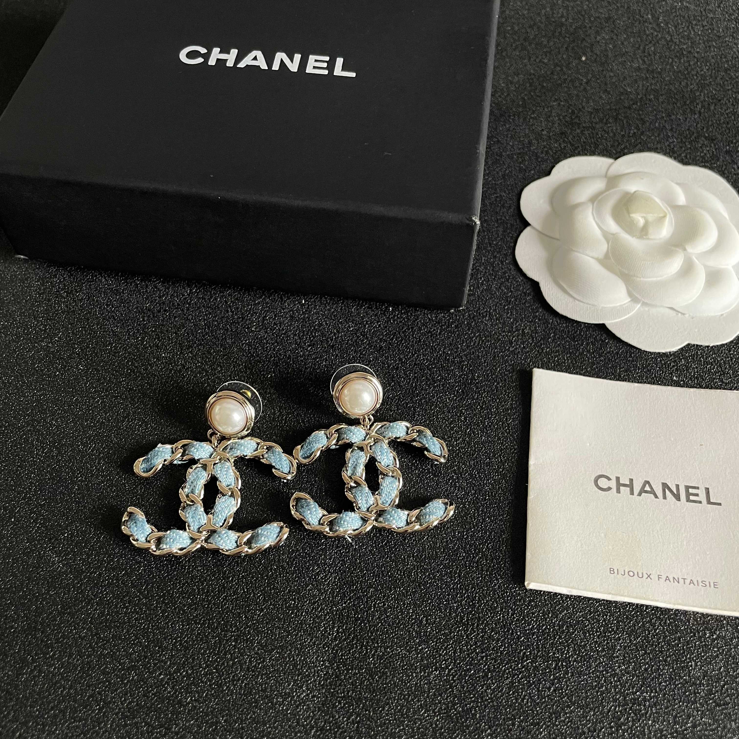 Chanel香奈儿 中古 双C耳钉👀小香家的款式真心无需多介绍😘🎶每一款都超好看，精致大方，非常显气质