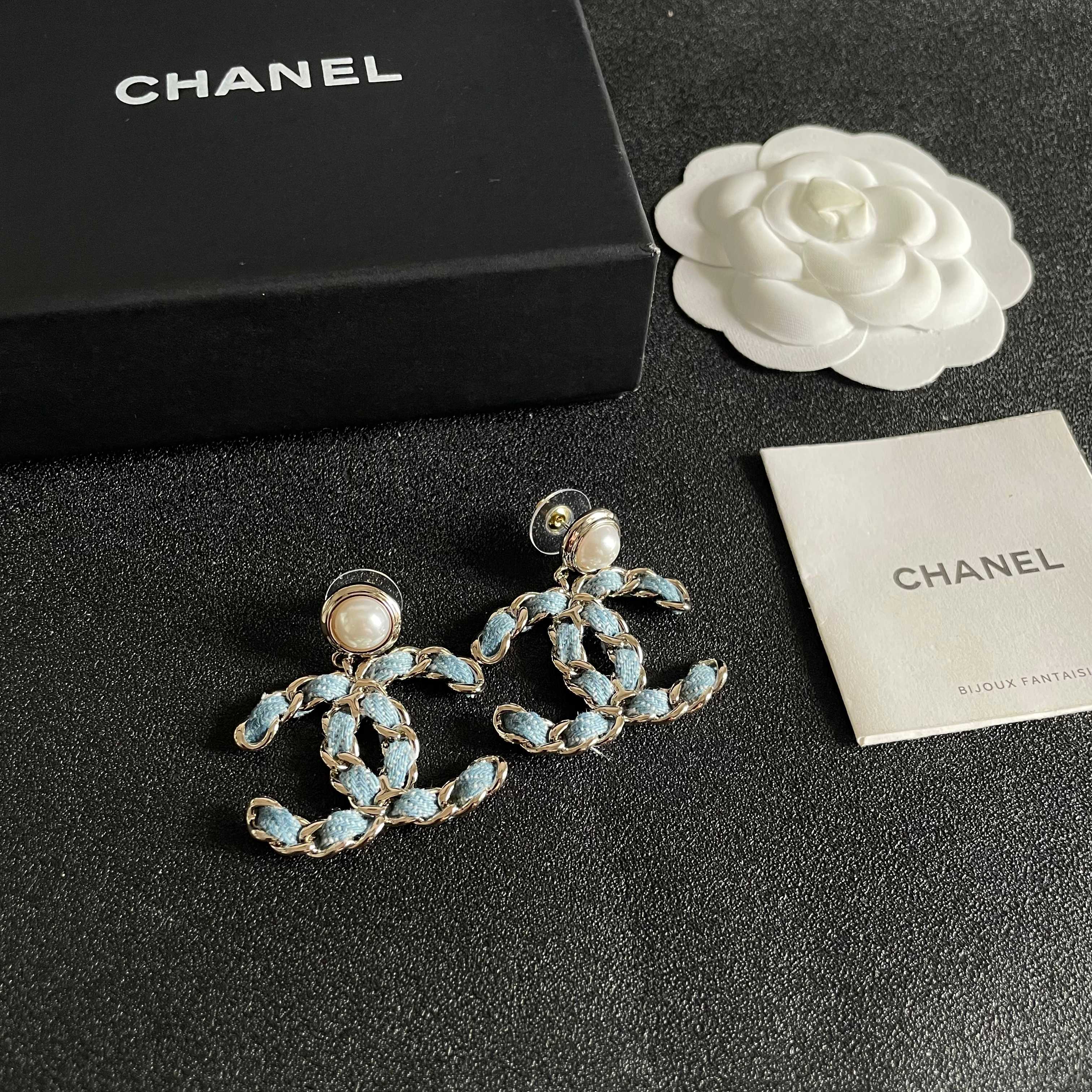 Chanel香奈儿 中古 双C耳钉👀小香家的款式真心无需多介绍😘🎶每一款都超好看，精致大方，非常显气质